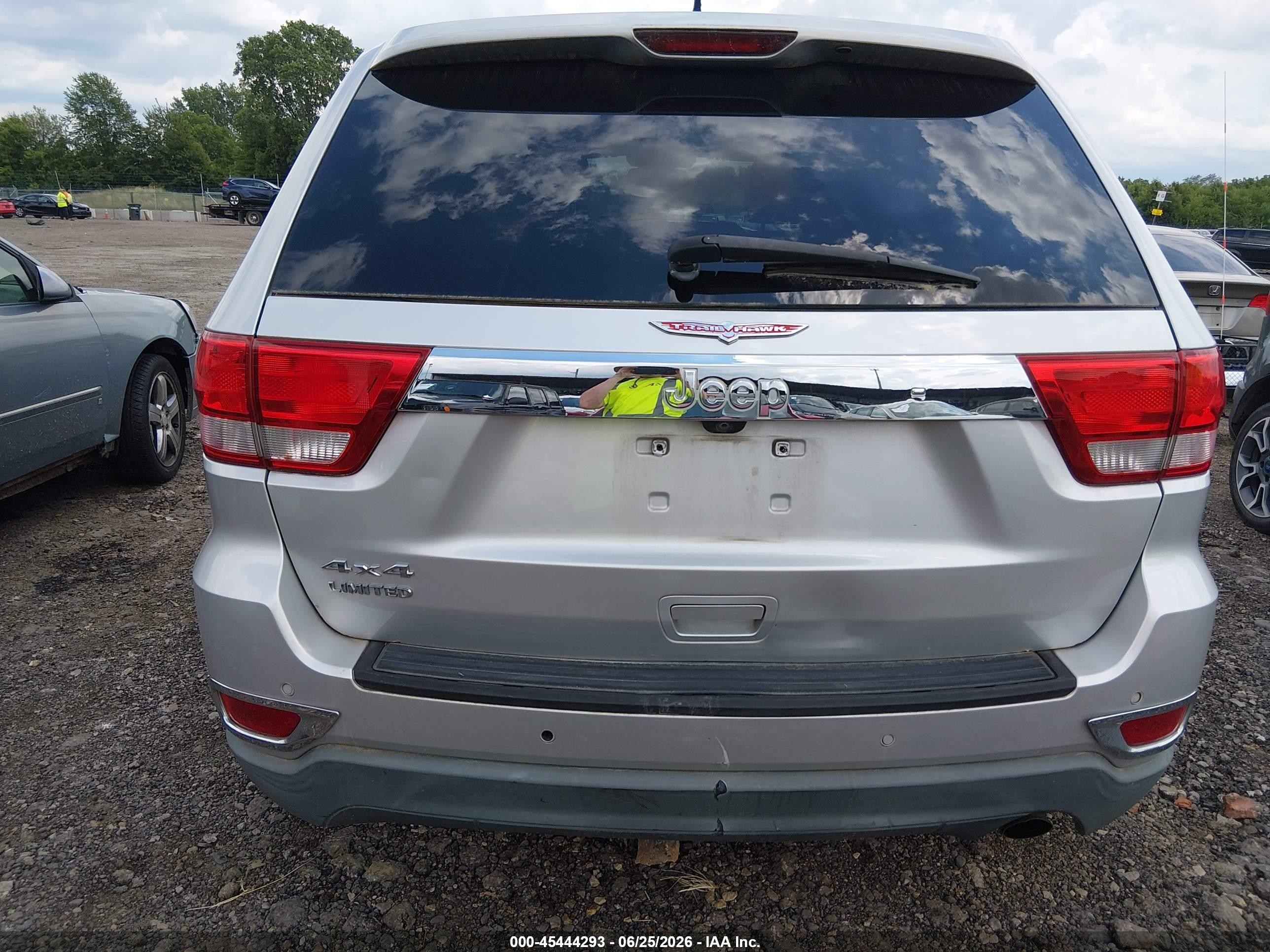 2013 Jeep Grand Cherokee Laredo Silver vin: 1C4RJFAG9DC544827
