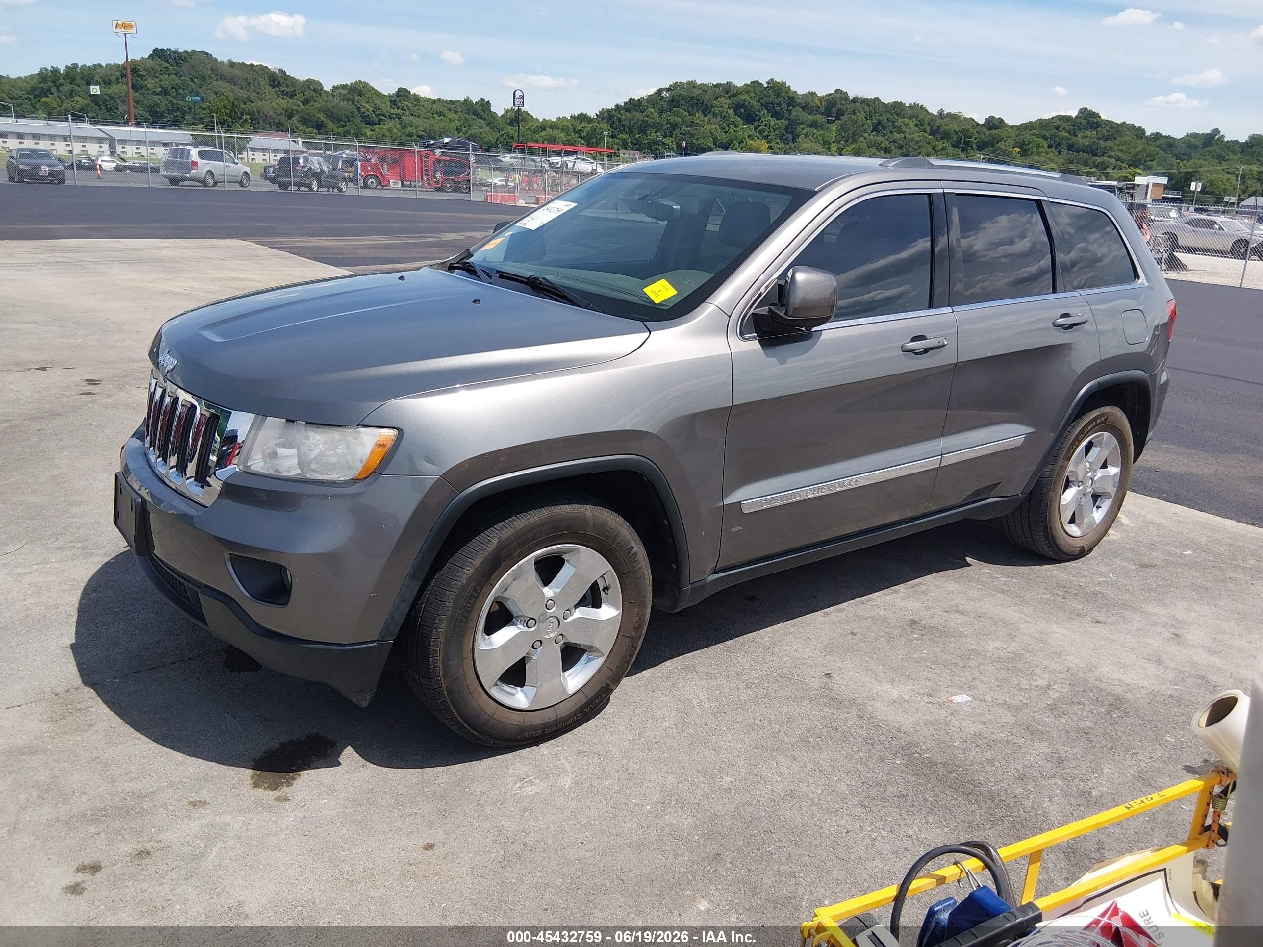 2013 Jeep Grand Cherokee Laredo Gray vin: 1C4RJFAG9DC547839