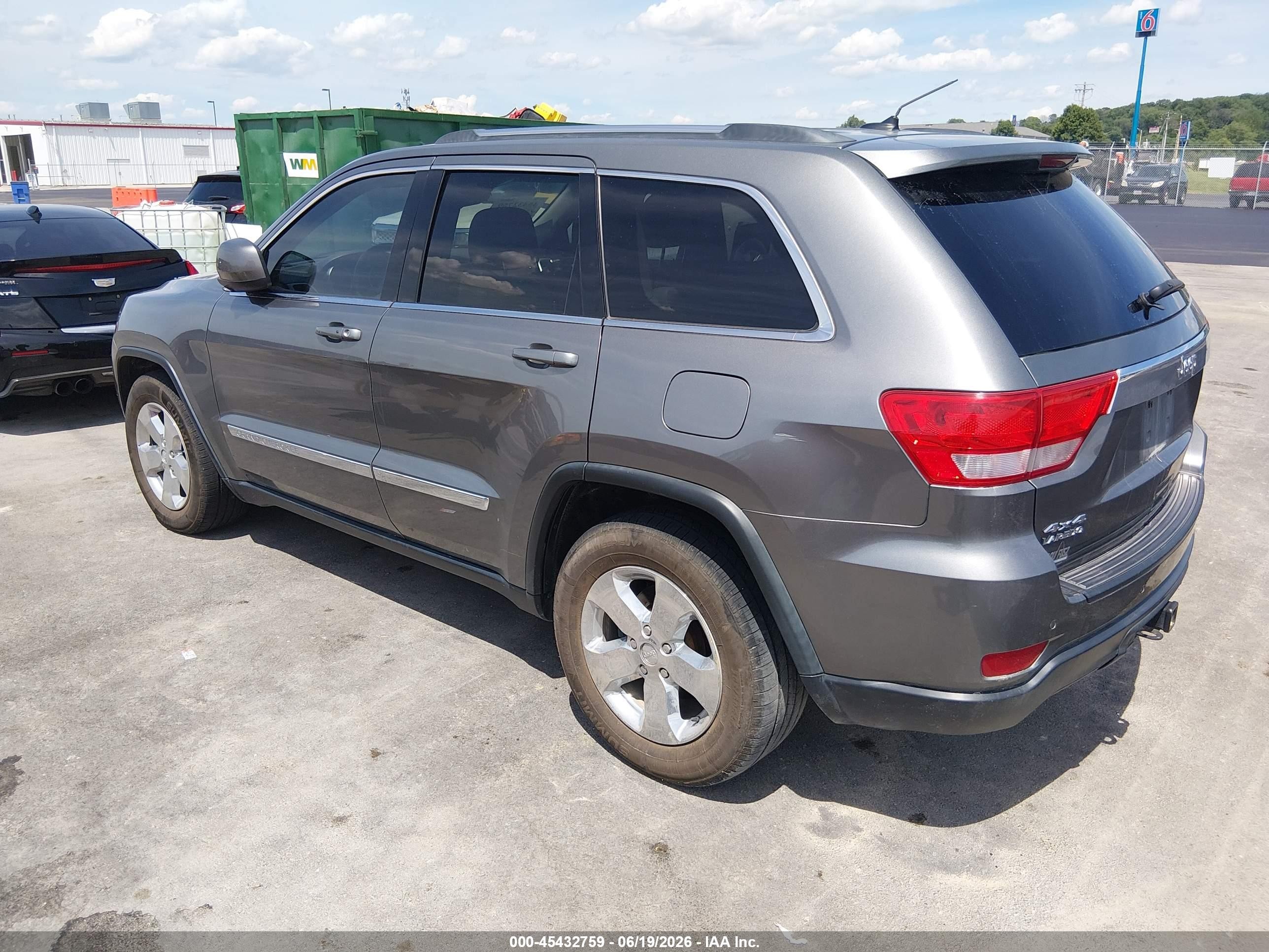2013 Jeep Grand Cherokee Laredo Gray vin: 1C4RJFAG9DC547839