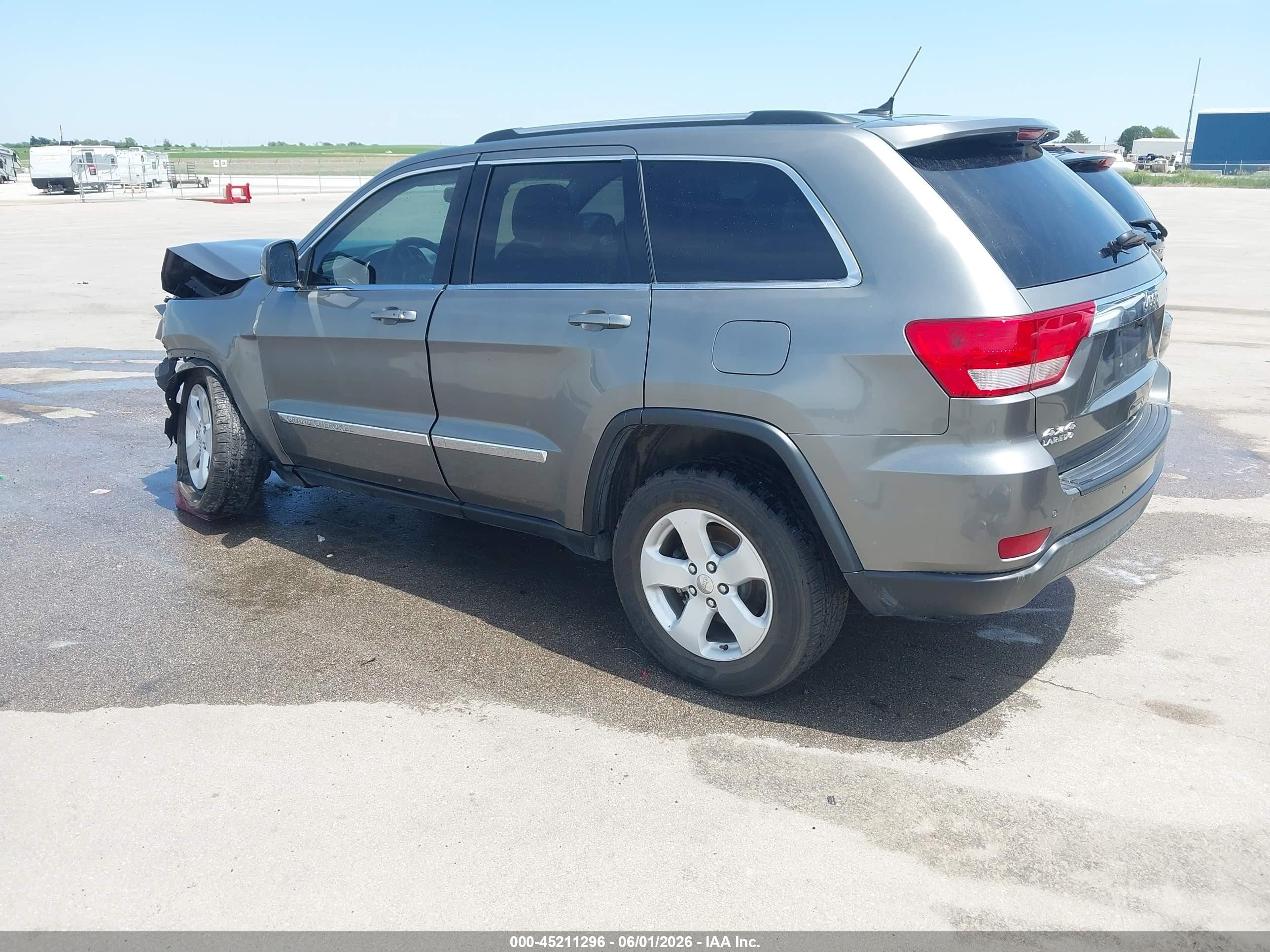 2013 Jeep Grand Cherokee Laredo Gray vin: 1C4RJFAG9DC553057