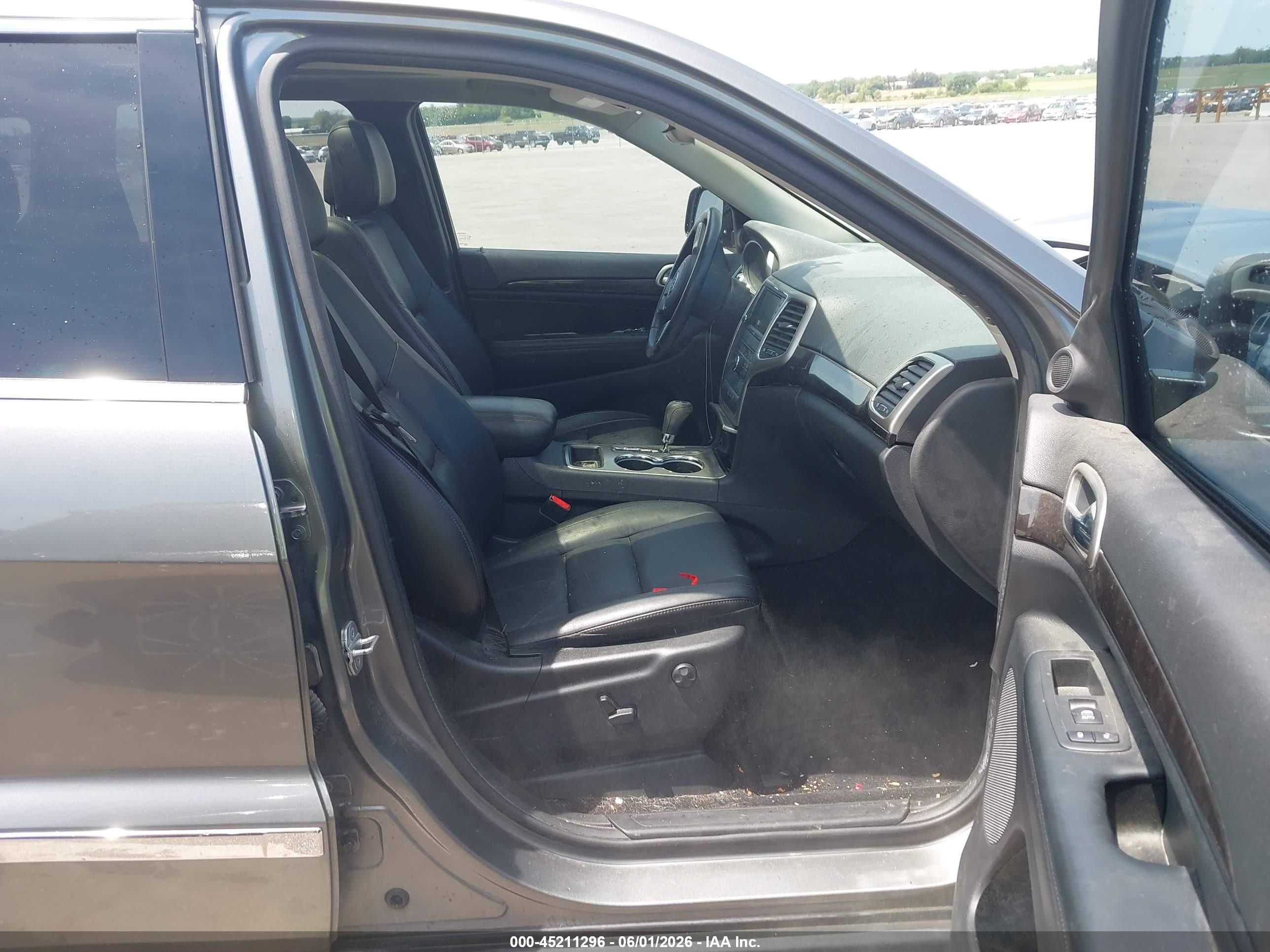 2013 Jeep Grand Cherokee Laredo Gray vin: 1C4RJFAG9DC553057