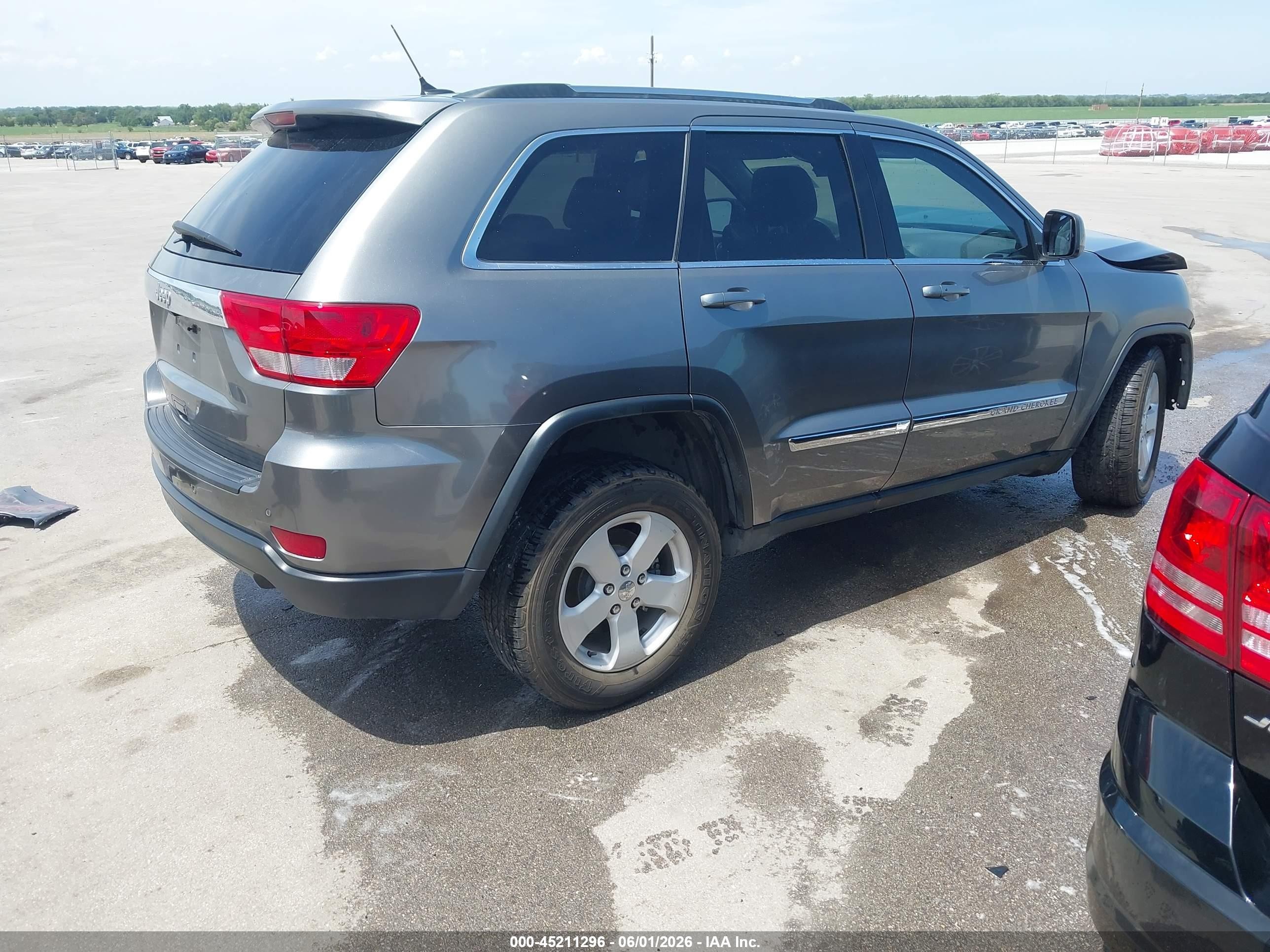 2013 Jeep Grand Cherokee Laredo Gray vin: 1C4RJFAG9DC553057