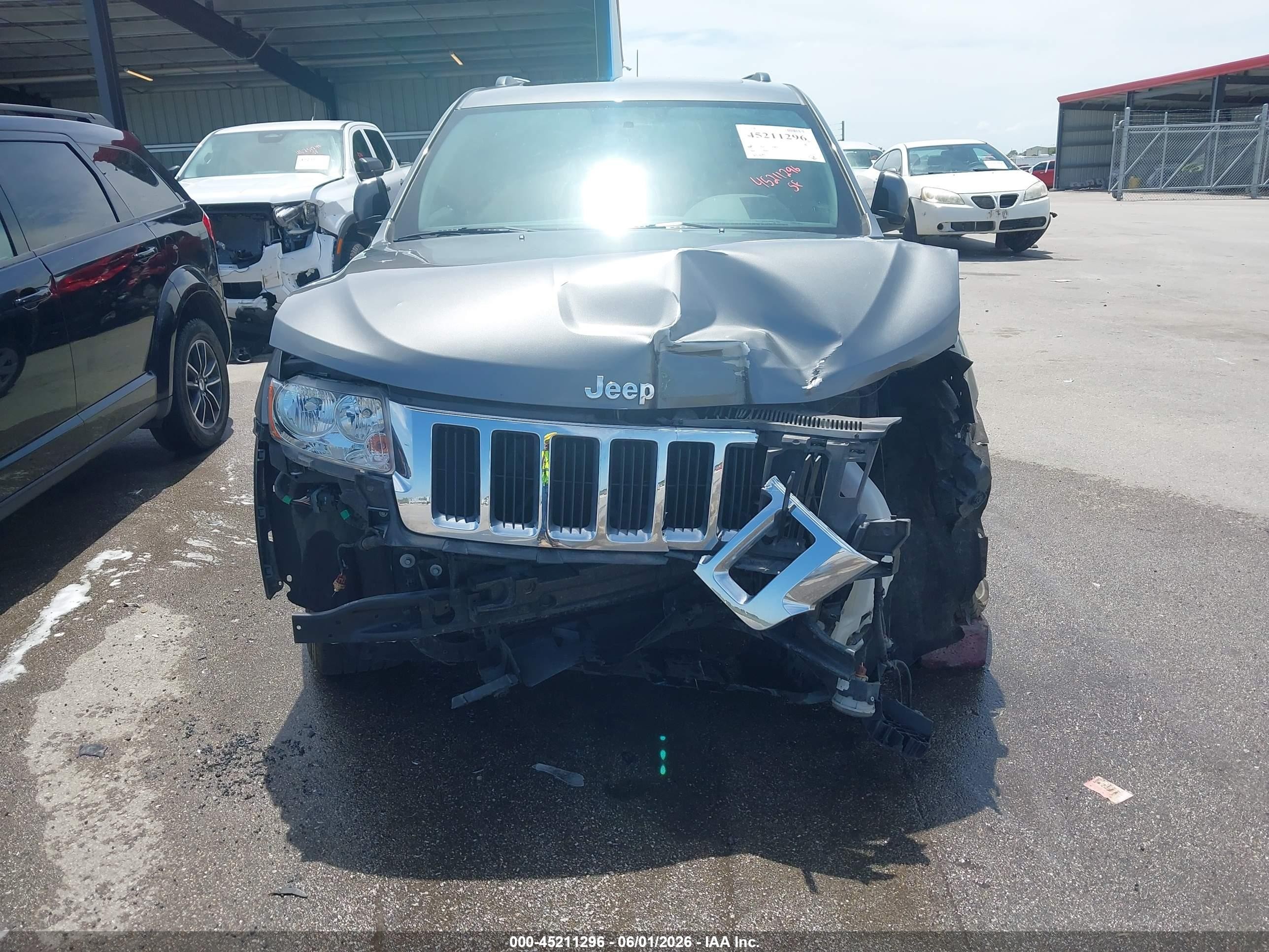 2013 Jeep Grand Cherokee Laredo Gray vin: 1C4RJFAG9DC553057