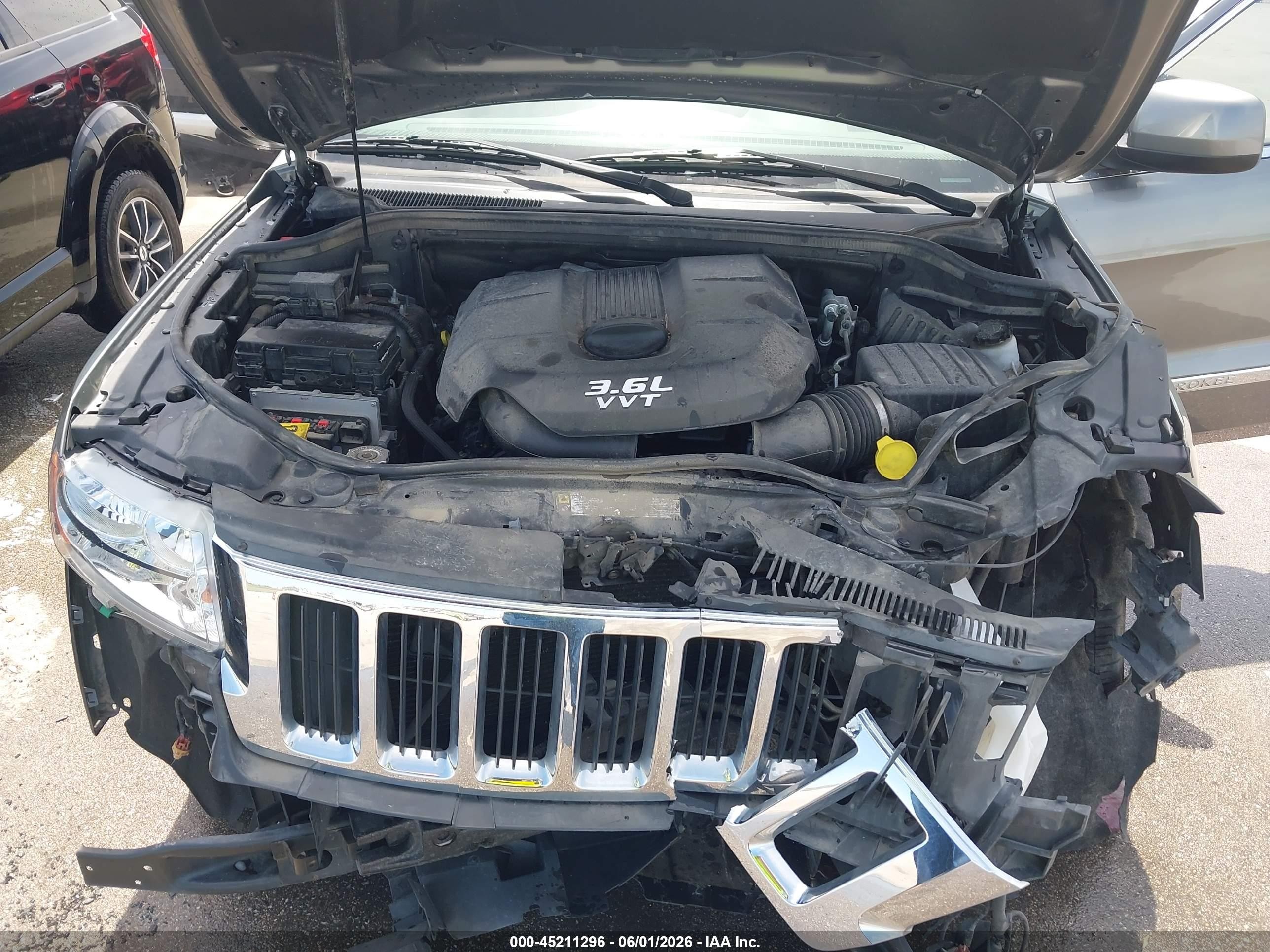 2013 Jeep Grand Cherokee Laredo Gray vin: 1C4RJFAG9DC553057