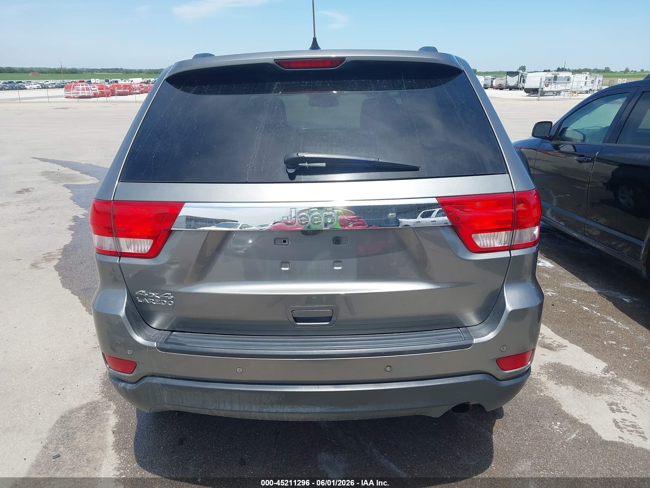 2013 Jeep Grand Cherokee Laredo Gray vin: 1C4RJFAG9DC553057