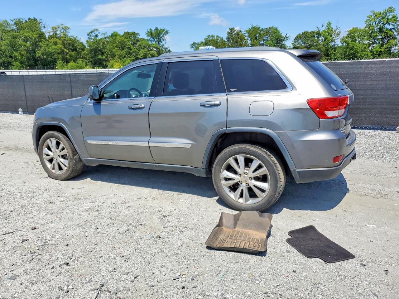 2013 Jeep Grand Cherokee Laredo Gray vin: 1C4RJFAG9DC571168