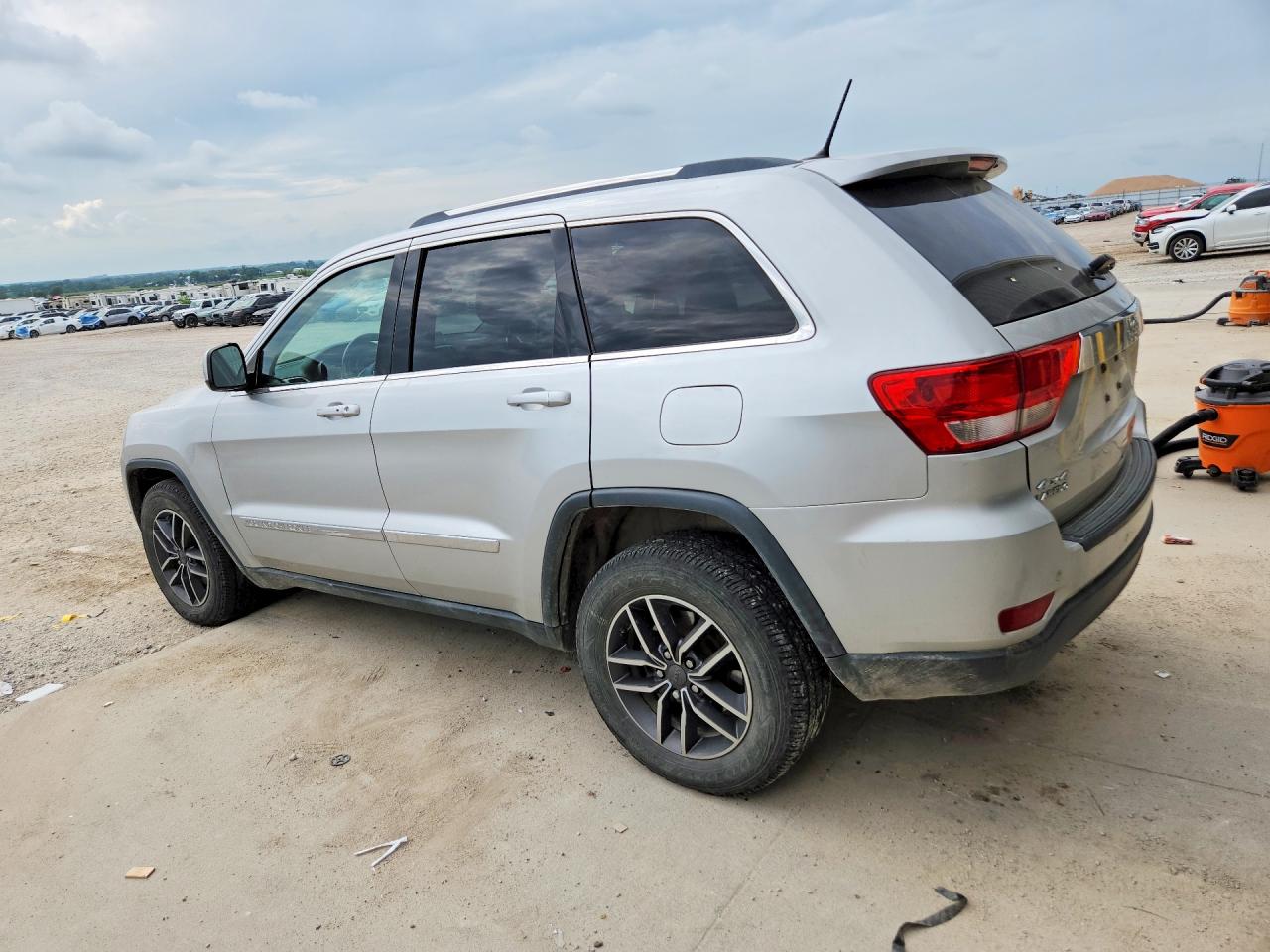 2013 Jeep Grand Cherokee Laredo Silver vin: 1C4RJFAG9DC595079