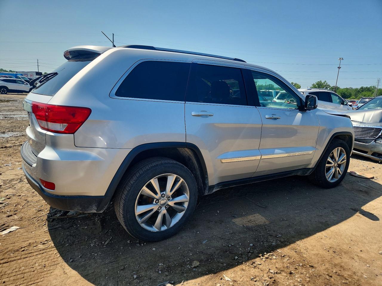 2013 Jeep Grand Cherokee Laredo Gray vin: 1C4RJFAG9DC606873
