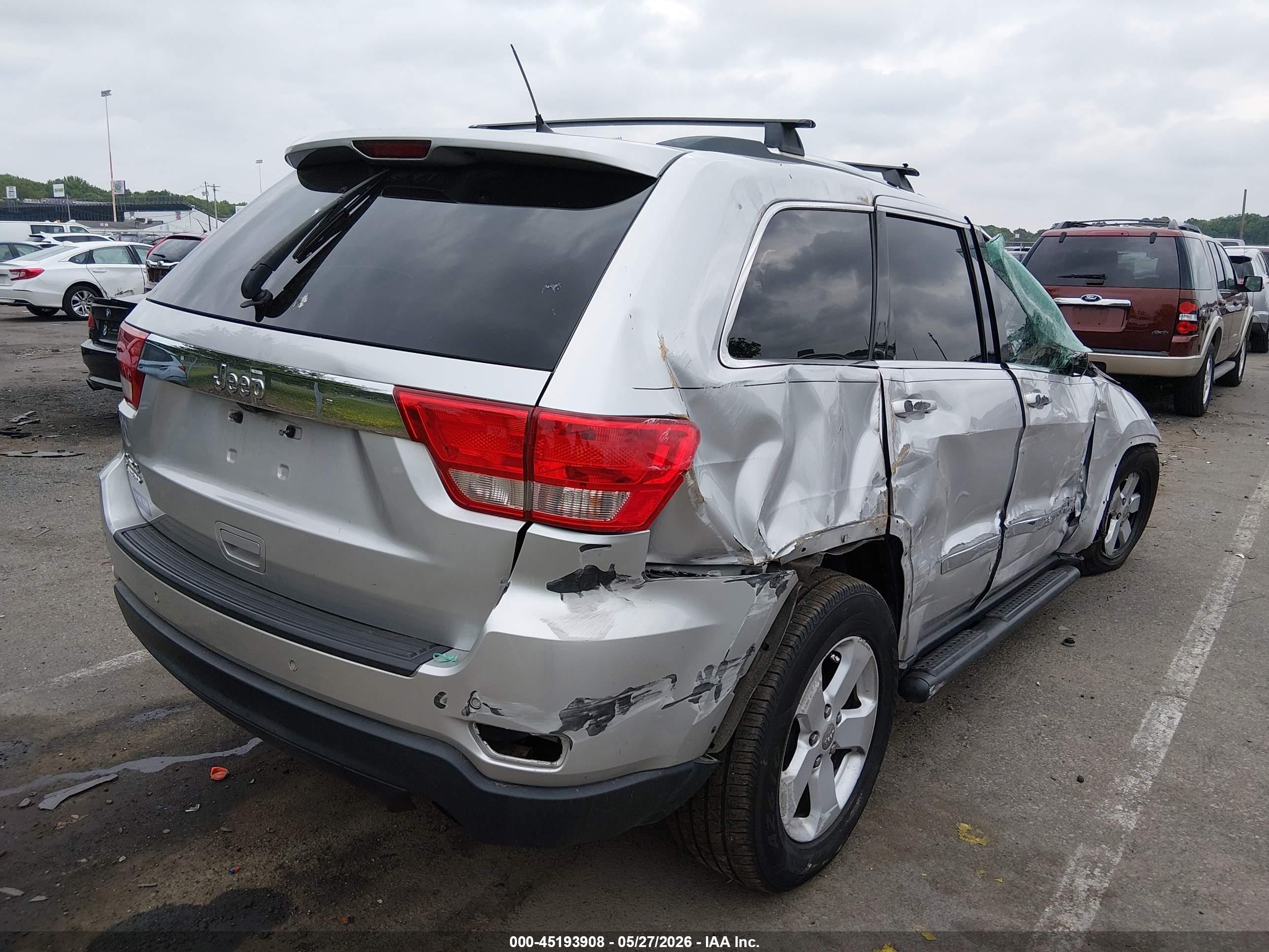 2013 Jeep Grand Cherokee Laredo Silver vin: 1C4RJFAG9DC620787