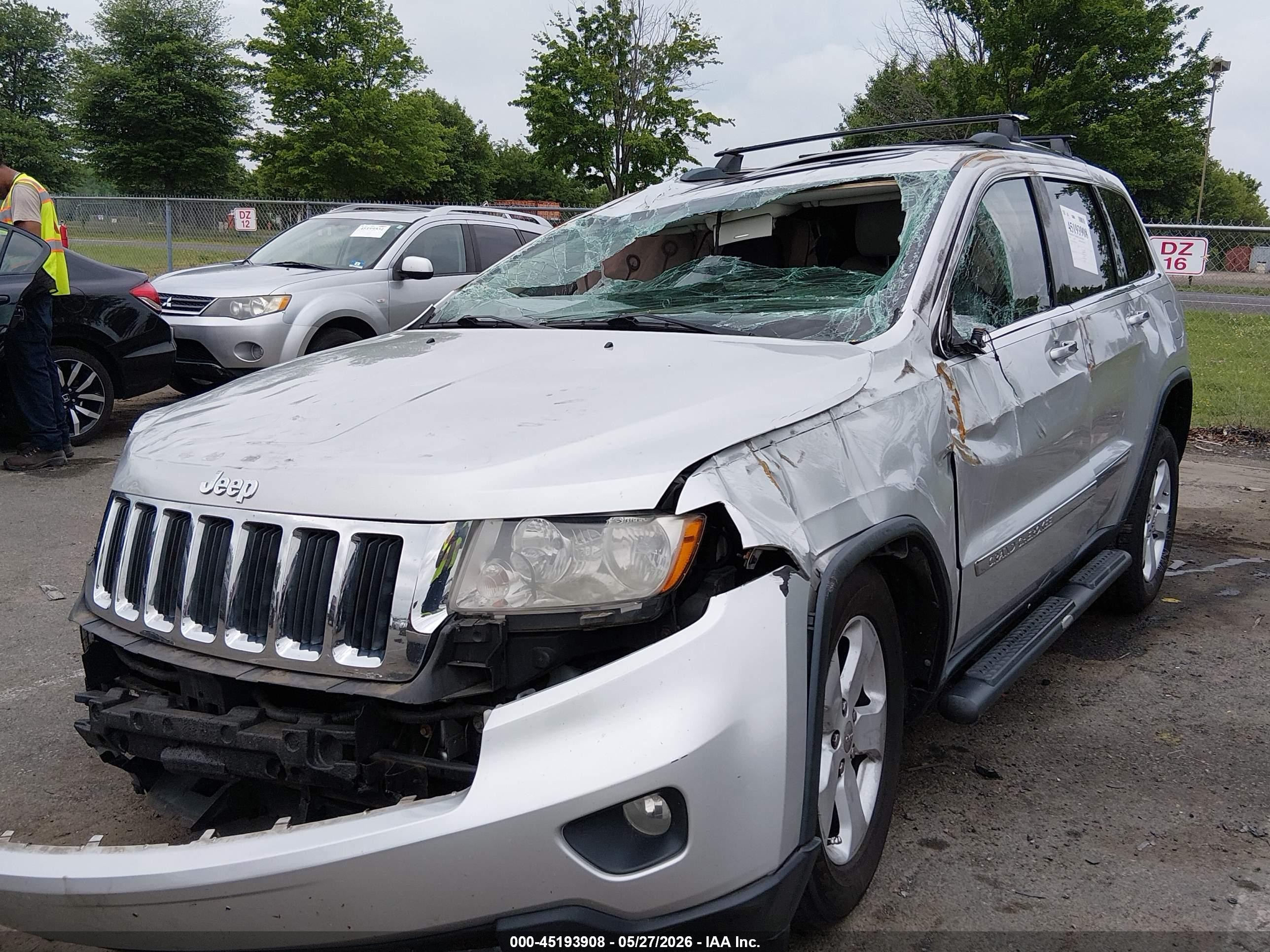 2013 Jeep Grand Cherokee Laredo Silver vin: 1C4RJFAG9DC620787