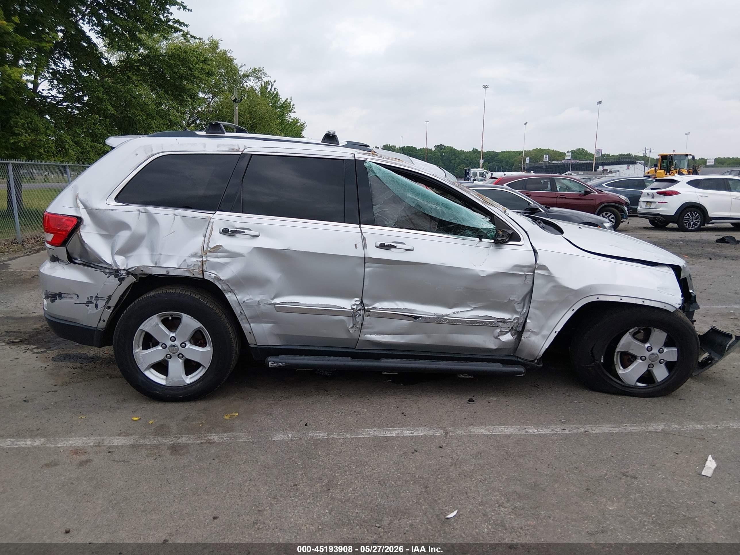 2013 Jeep Grand Cherokee Laredo Silver vin: 1C4RJFAG9DC620787