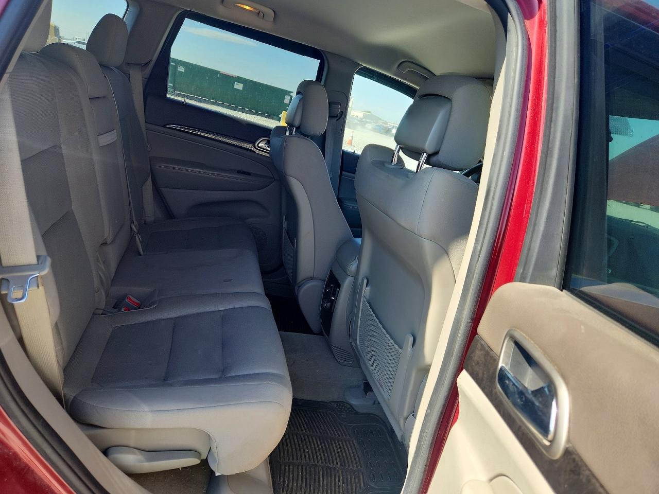 2013 Jeep Grand Cherokee Laredo Red vin: 1C4RJFAG9DC631806