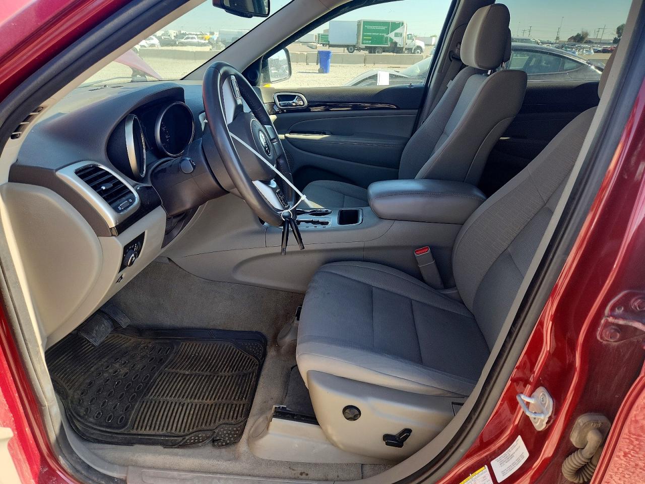 2013 Jeep Grand Cherokee Laredo Red vin: 1C4RJFAG9DC631806