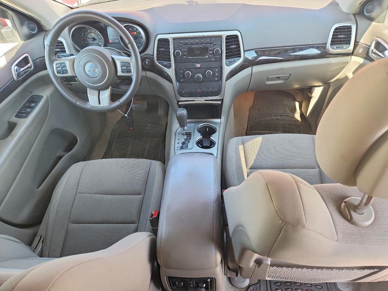 2013 Jeep Grand Cherokee Laredo Red vin: 1C4RJFAG9DC631806
