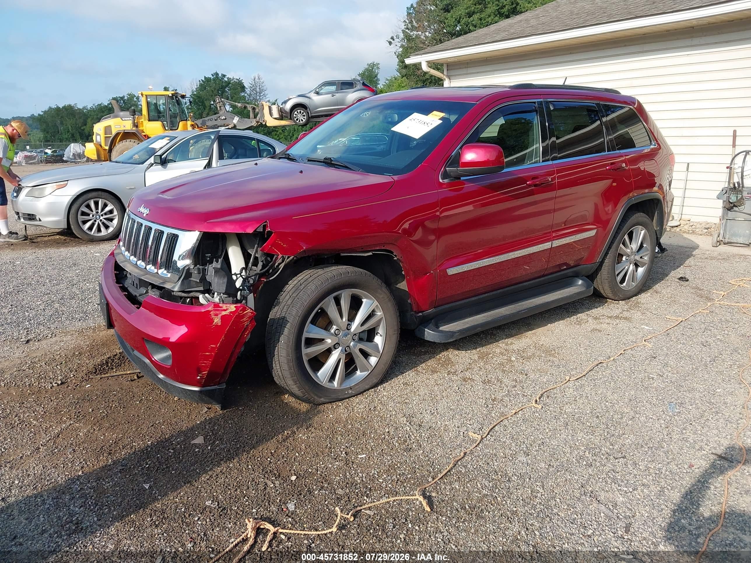 2013 Jeep Grand Cherokee Laredo Red vin: 1C4RJFAG9DC654616