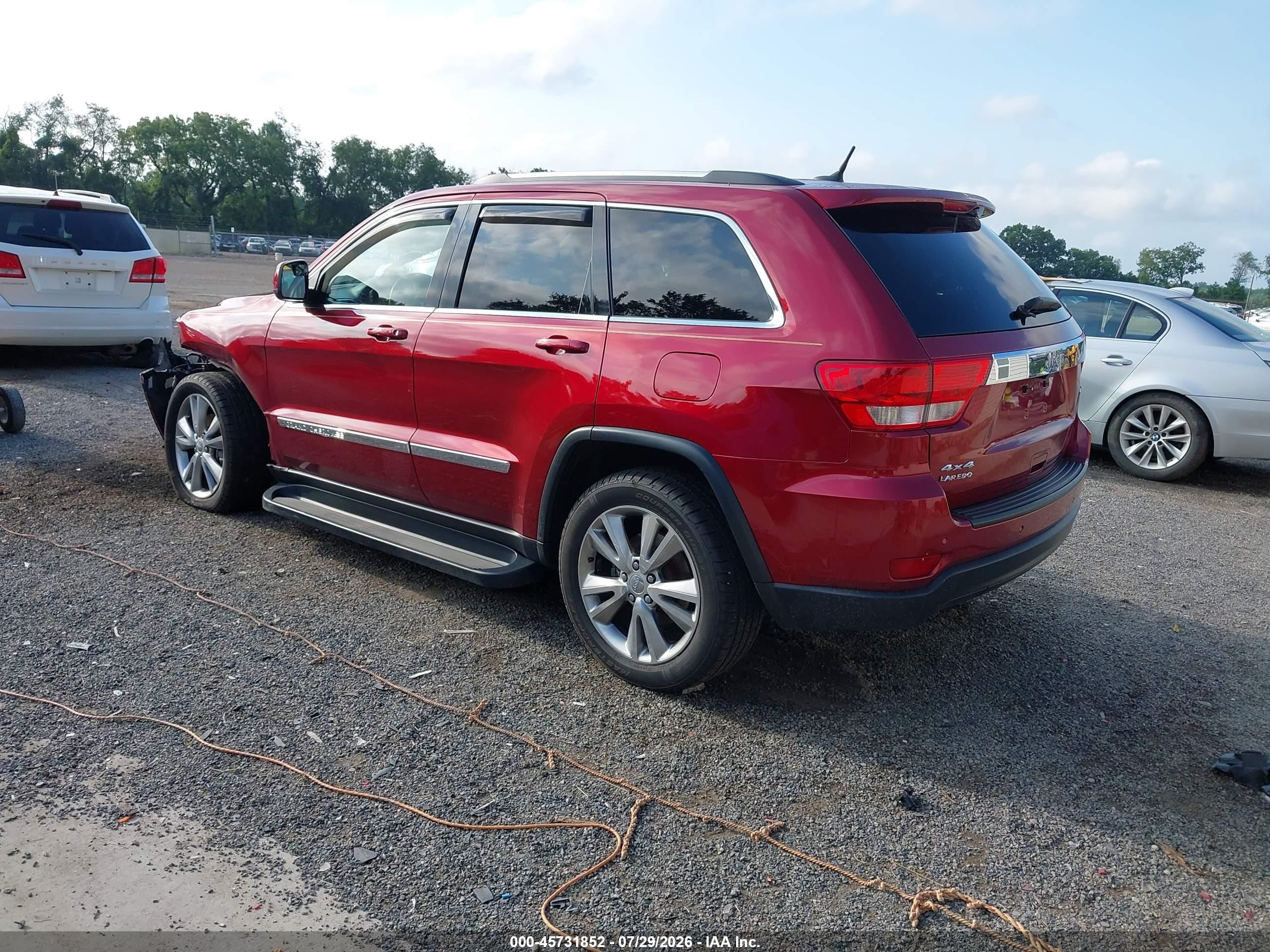 2013 Jeep Grand Cherokee Laredo Red vin: 1C4RJFAG9DC654616