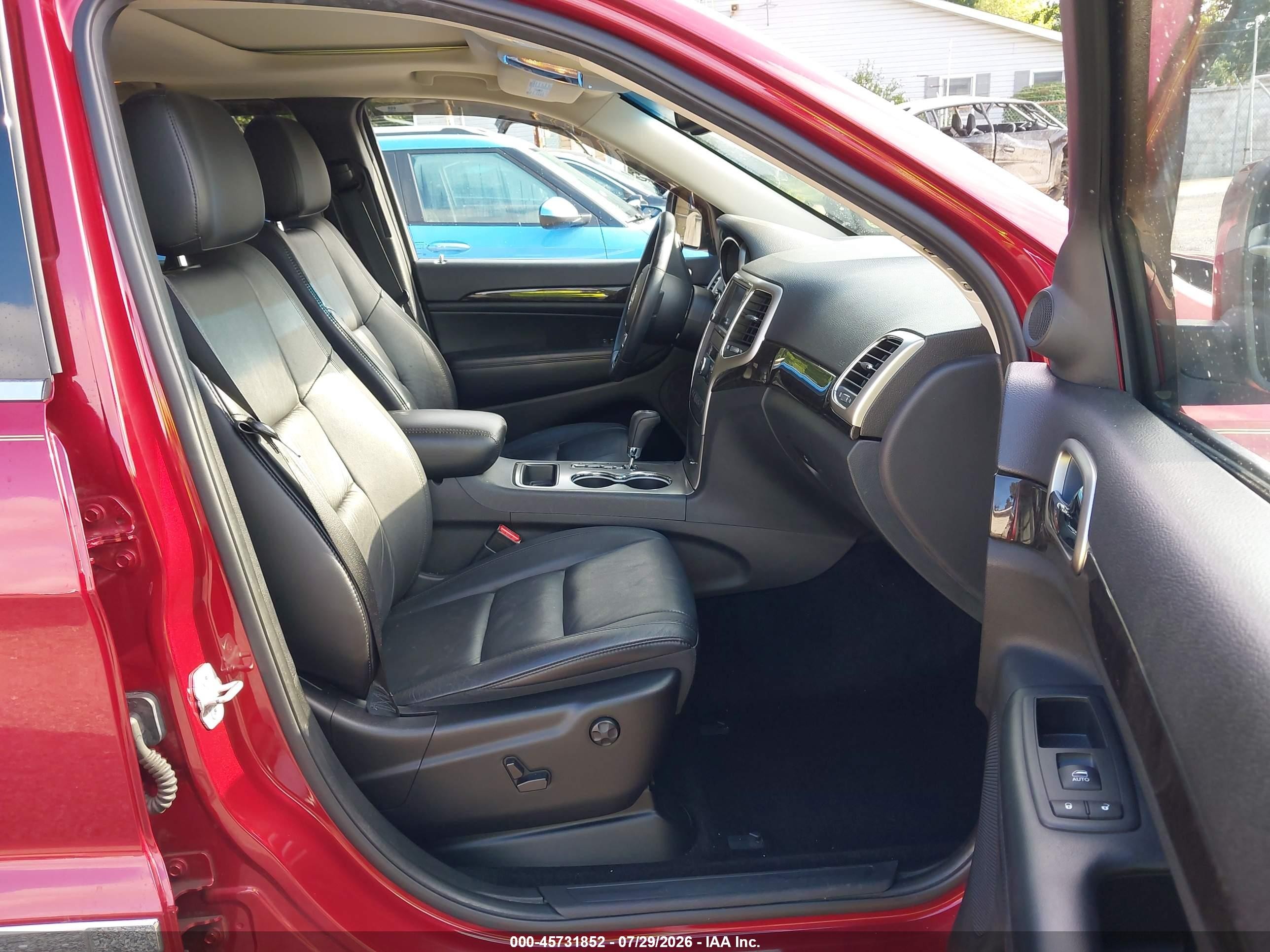 2013 Jeep Grand Cherokee Laredo Red vin: 1C4RJFAG9DC654616