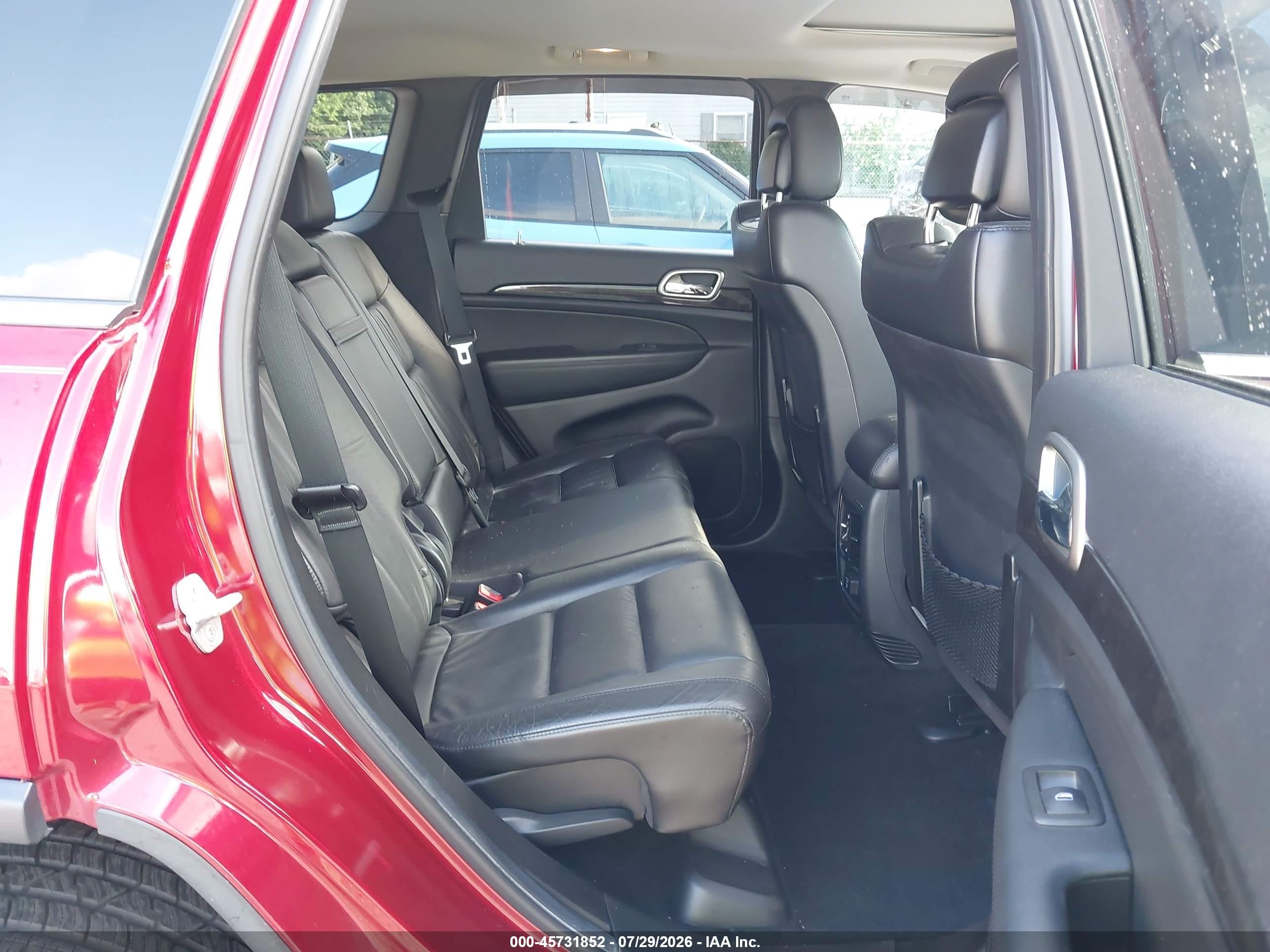 2013 Jeep Grand Cherokee Laredo Red vin: 1C4RJFAG9DC654616
