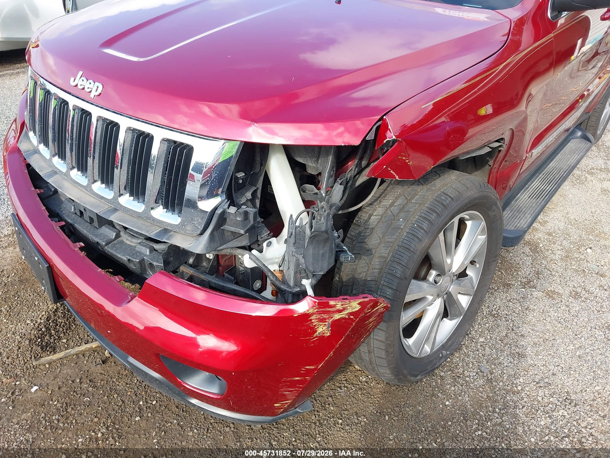 2013 Jeep Grand Cherokee Laredo Red vin: 1C4RJFAG9DC654616