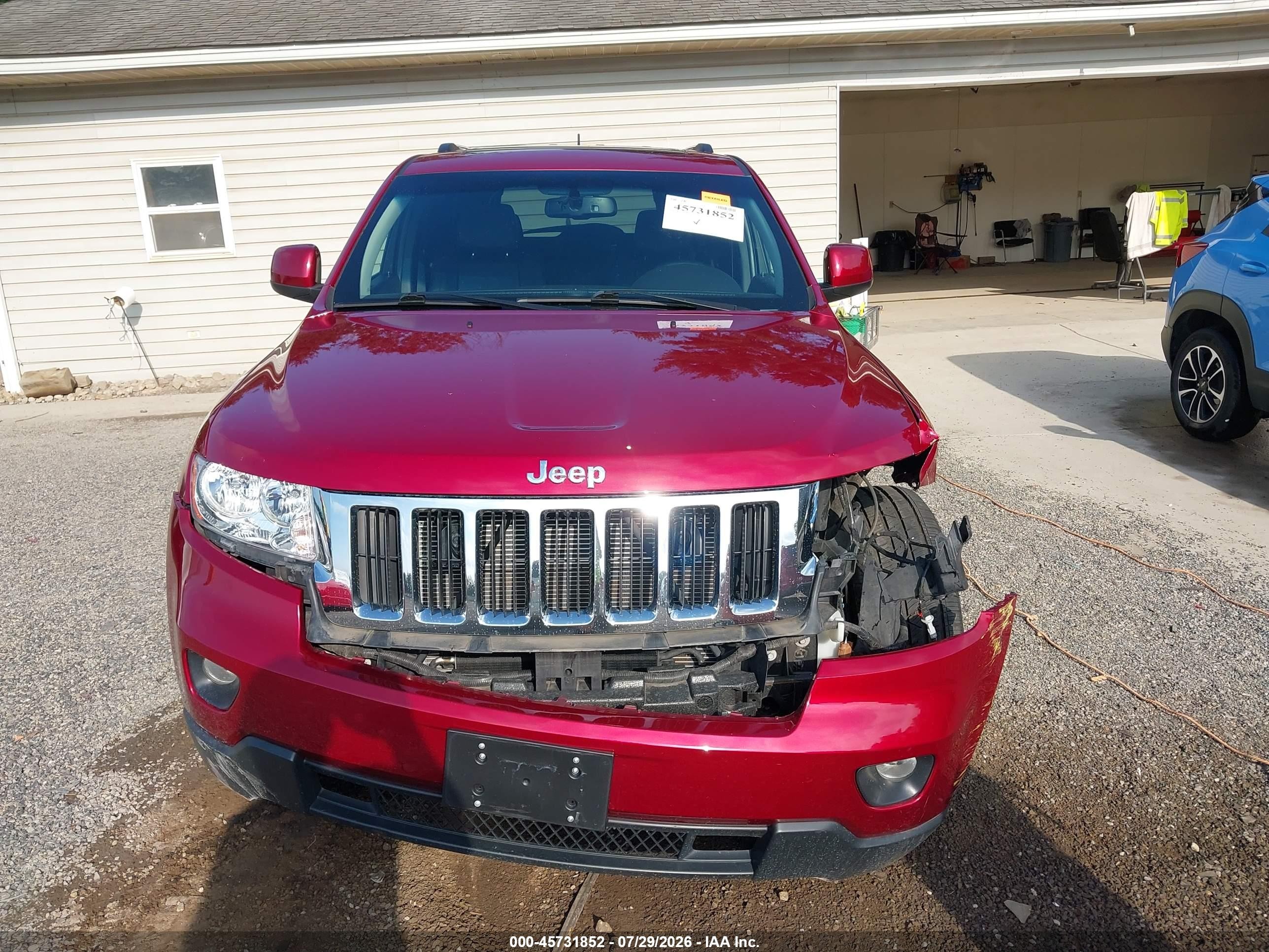 2013 Jeep Grand Cherokee Laredo Red vin: 1C4RJFAG9DC654616