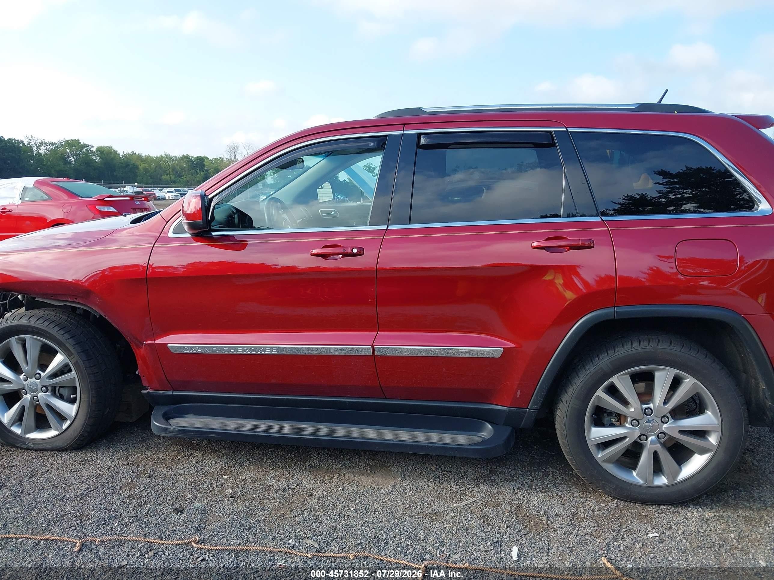 2013 Jeep Grand Cherokee Laredo Red vin: 1C4RJFAG9DC654616