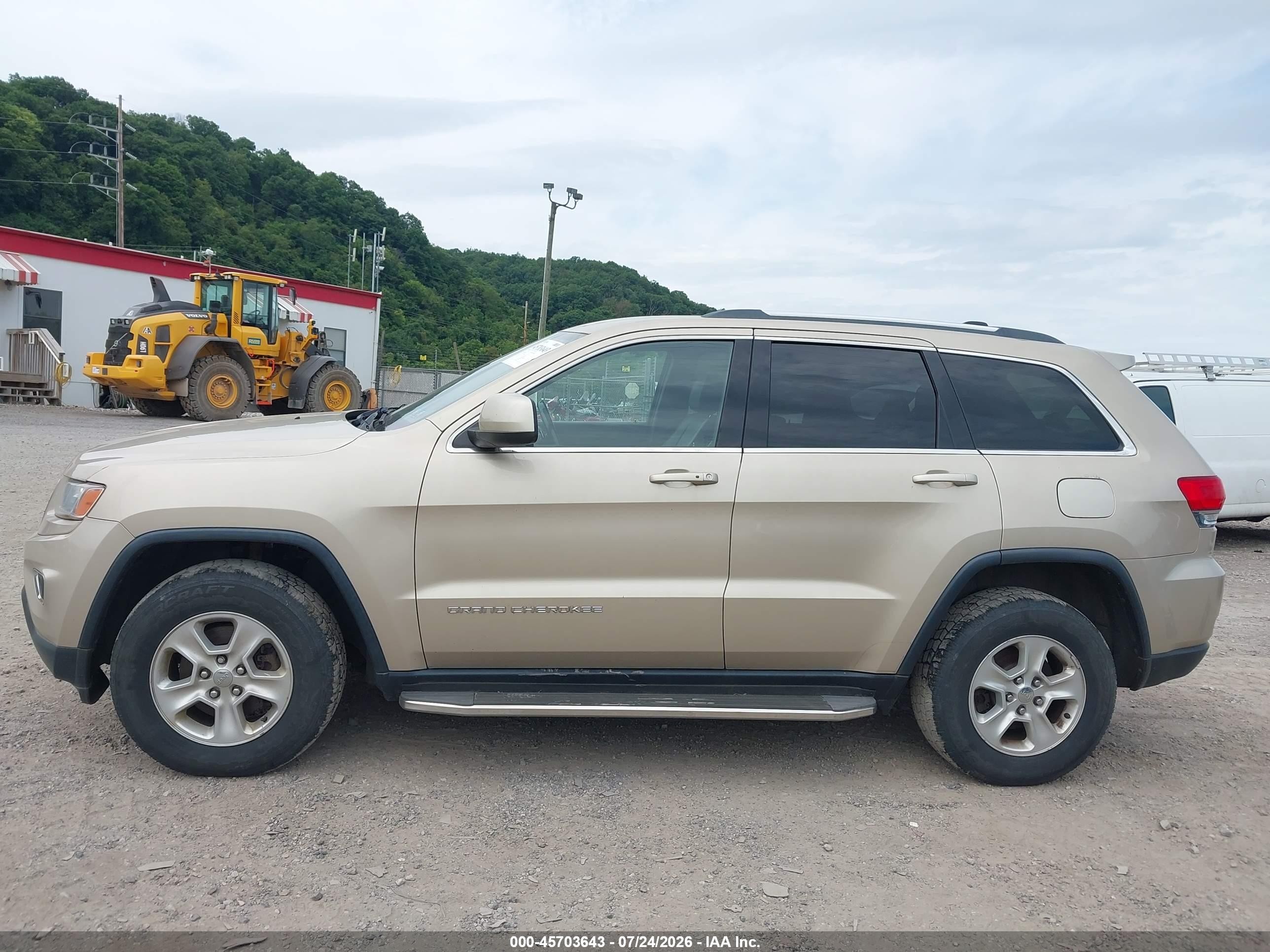 2014 Jeep Grand Cherokee Laredo Gold vin: 1C4RJFAG9EC230838