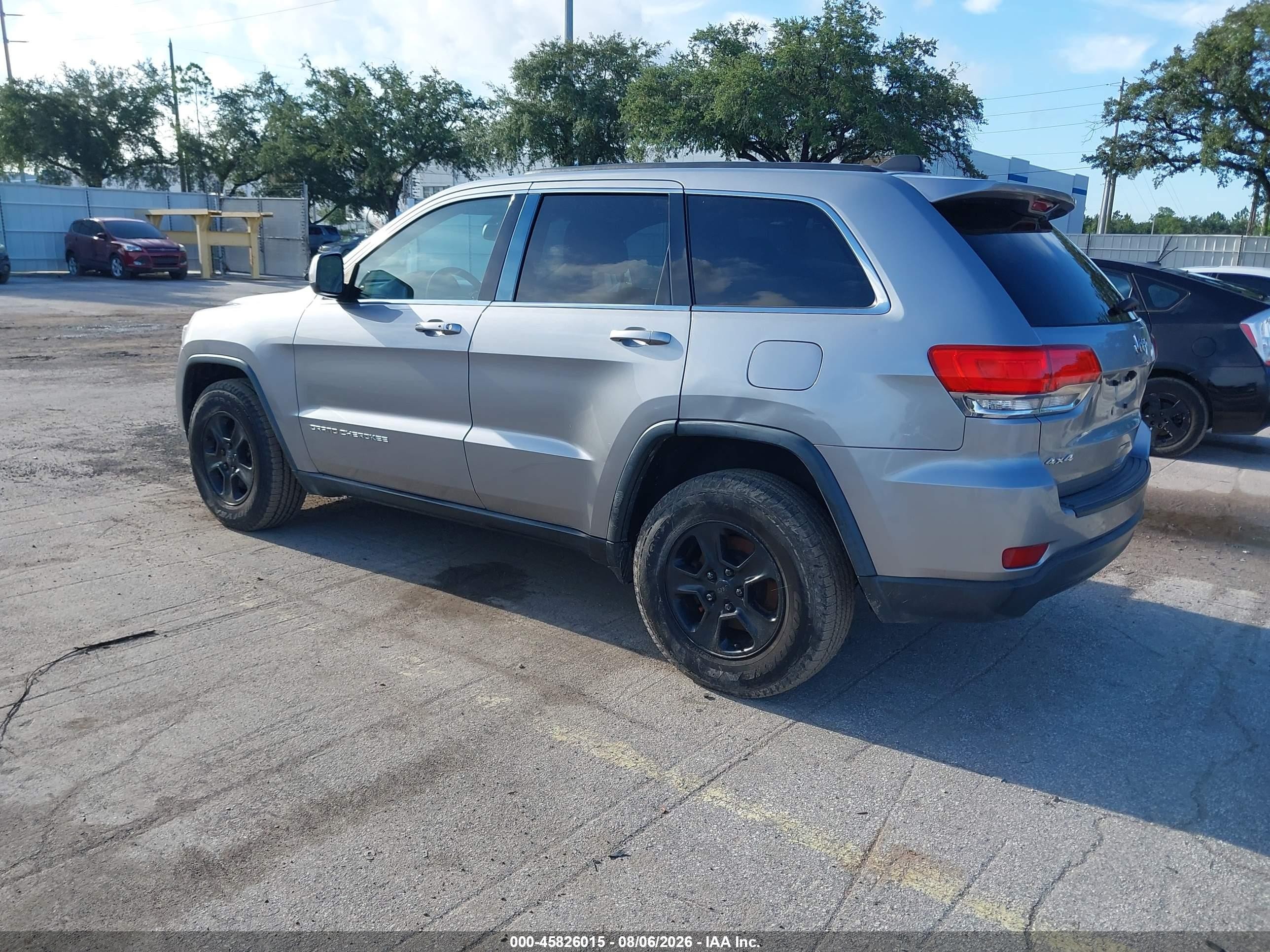 2014 Jeep Grand Cherokee Laredo Silver vin: 1C4RJFAG9EC251236