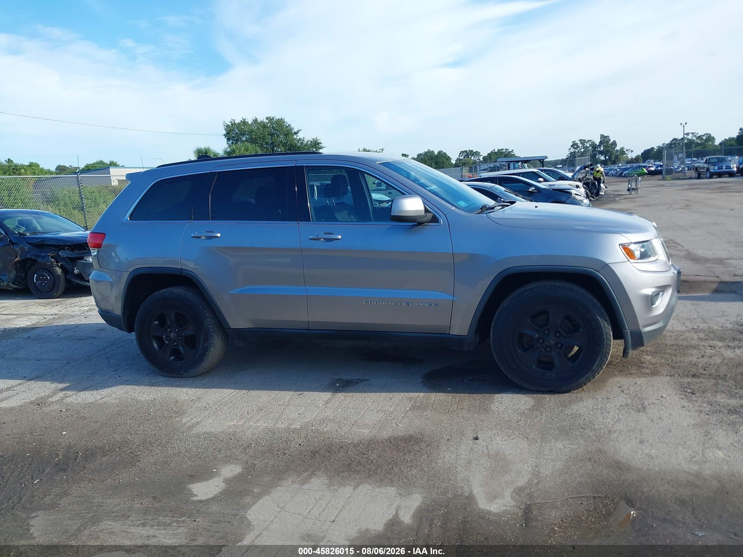 2014 Jeep Grand Cherokee Laredo Silver vin: 1C4RJFAG9EC251236