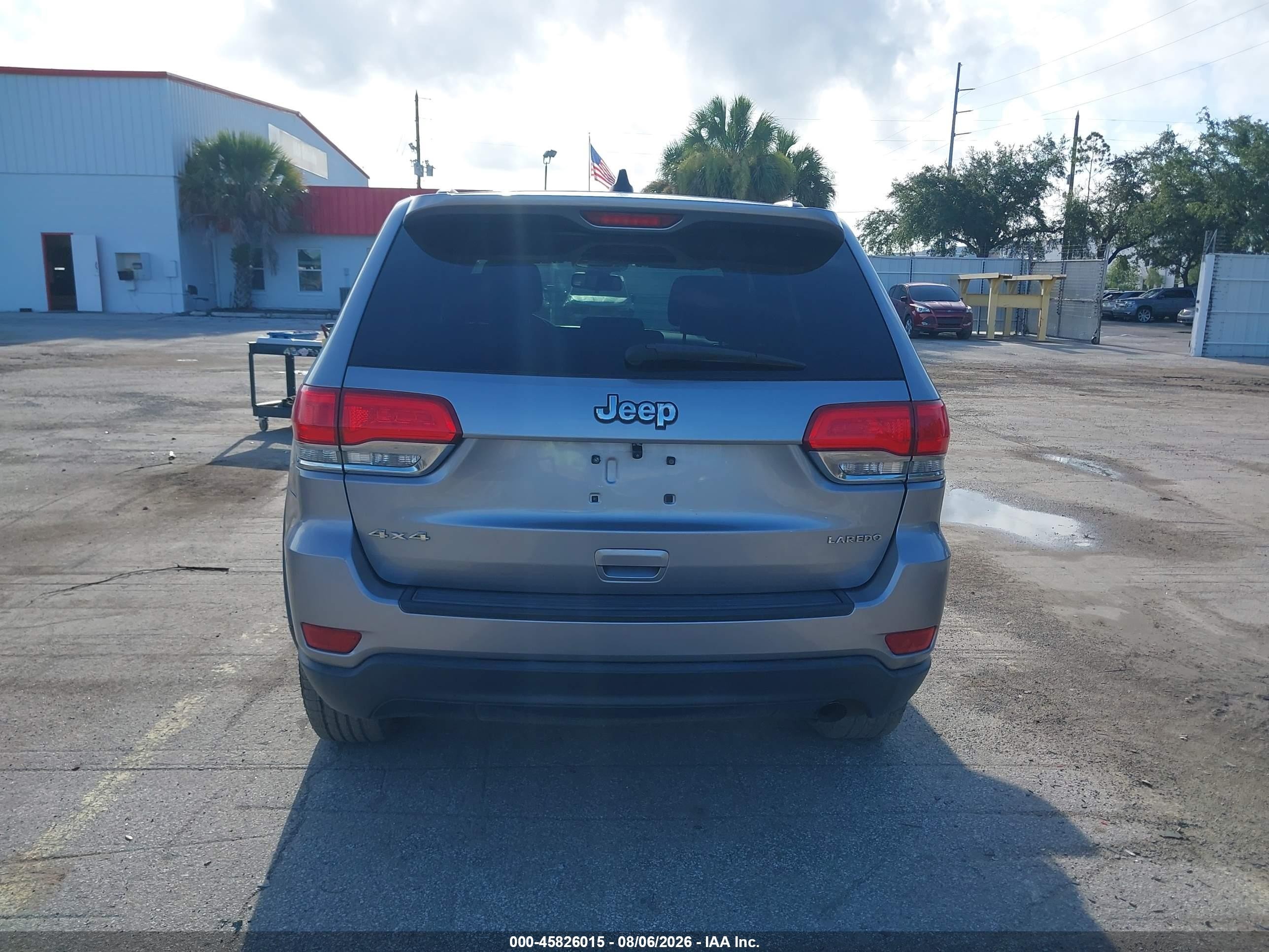 2014 Jeep Grand Cherokee Laredo Silver vin: 1C4RJFAG9EC251236
