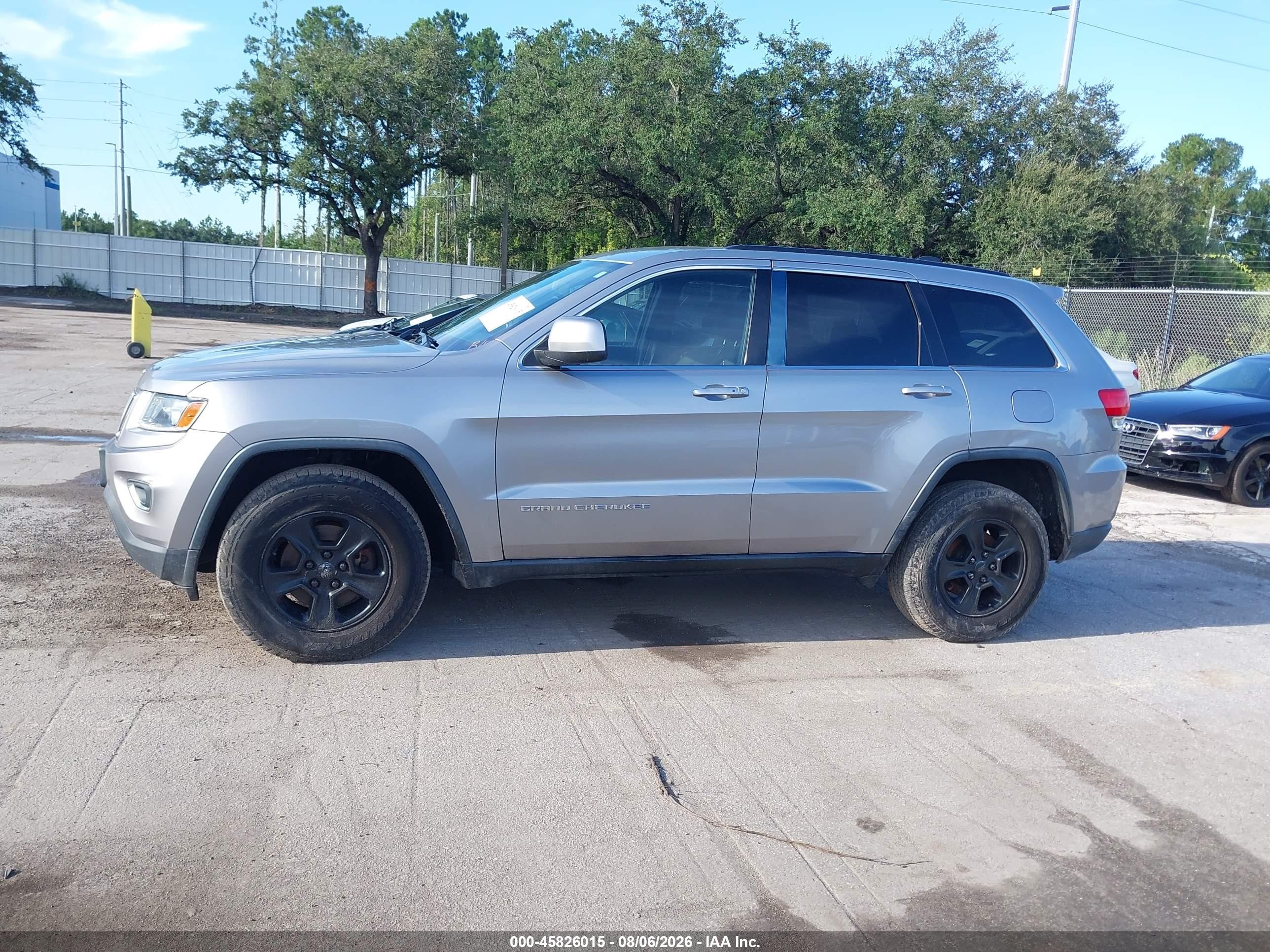 2014 Jeep Grand Cherokee Laredo Silver vin: 1C4RJFAG9EC251236