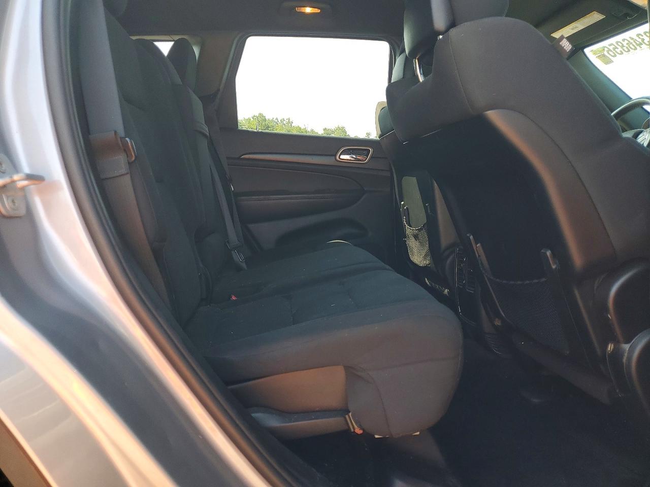 2014 Jeep Grand Cherokee Laredo Silver vin: 1C4RJFAG9EC269056