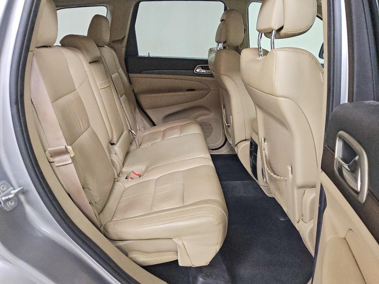 2014 Jeep Grand Cherokee Laredo Silver vin: 1C4RJFAG9EC310611