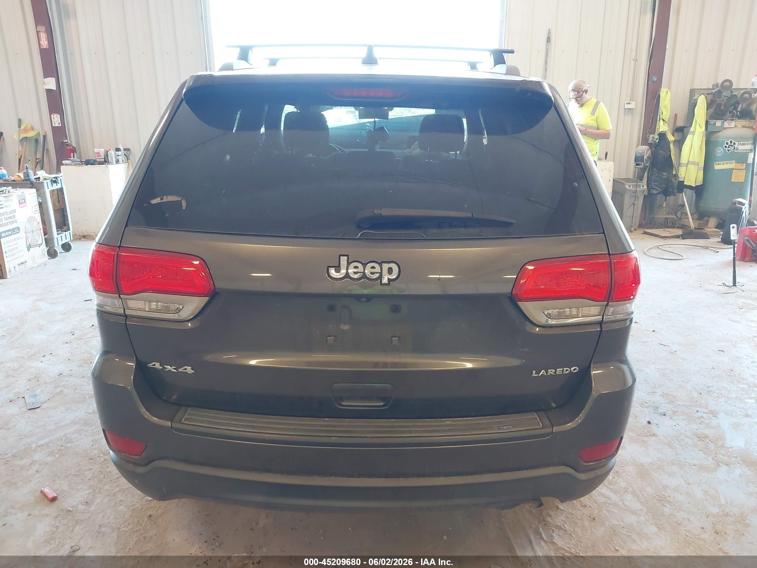 2015 Jeep Grand Cherokee Laredo Gray vin: 1C4RJFAG9FC122897