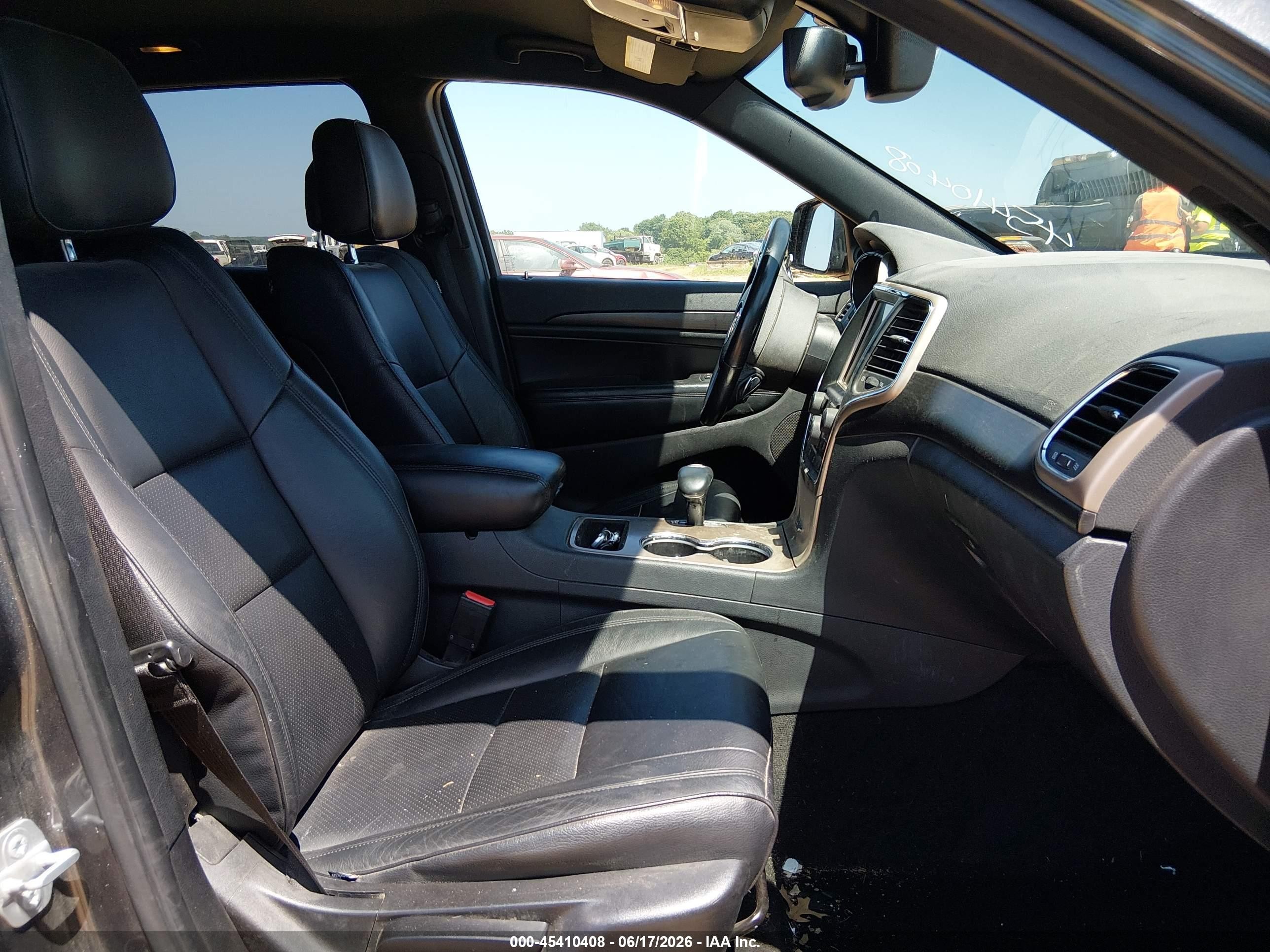 2015 Jeep Grand Cherokee Laredo Gray vin: 1C4RJFAG9FC140624