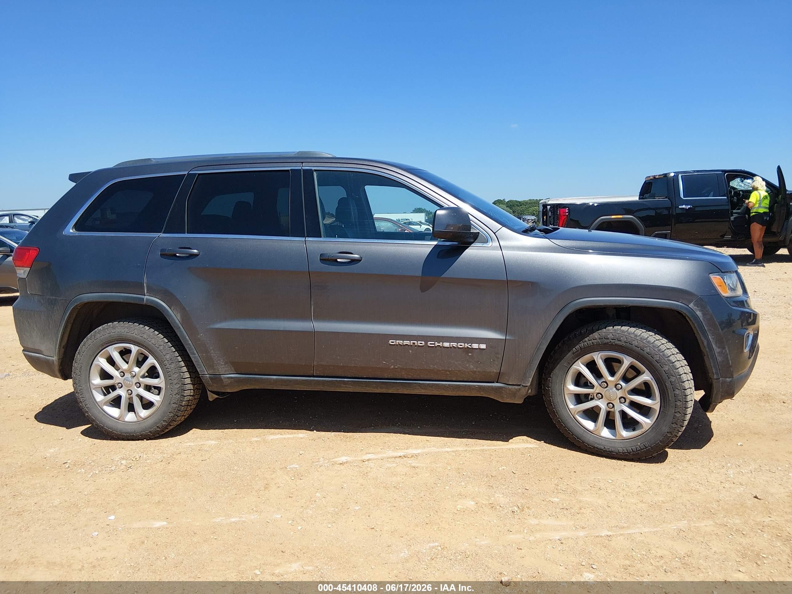 2015 Jeep Grand Cherokee Laredo Gray vin: 1C4RJFAG9FC140624