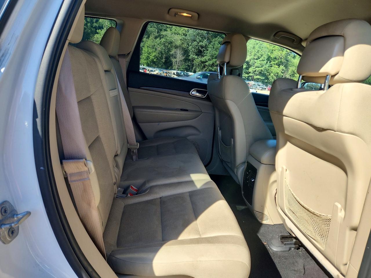 2015 Jeep Grand Cherokee Laredo Белый vin: 1C4RJFAG9FC142583