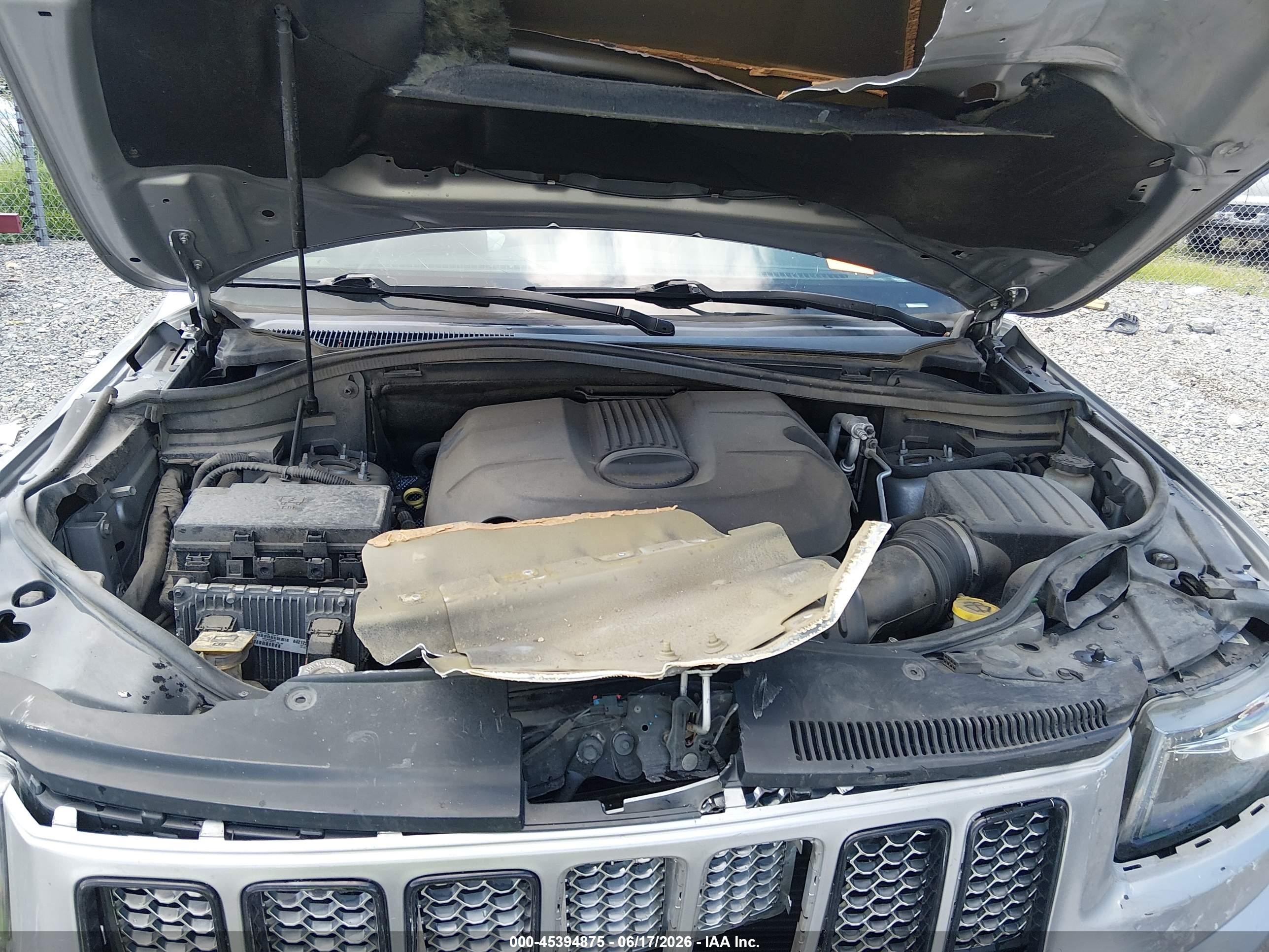 2015 Jeep Grand Cherokee Altitude Silver vin: 1C4RJFAG9FC182100