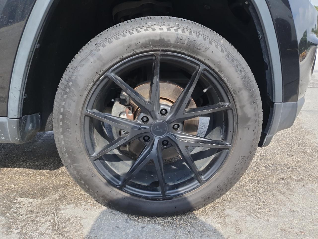 2015 Jeep Grand Cherokee Laredo Черный vin: 1C4RJFAG9FC196501 Damage: Right Front Wheel, Curb Rash, > 12 Inches