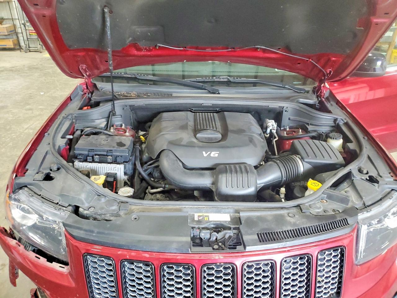 2015 Jeep Grand Cherokee Laredo Red vin: 1C4RJFAG9FC208453