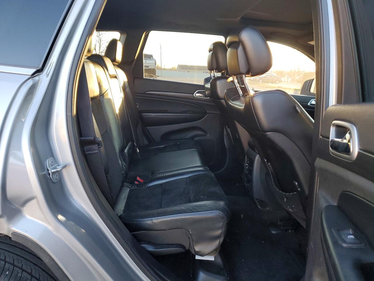 2015 Jeep Grand Cherokee Laredo Silver vin: 1C4RJFAG9FC215774