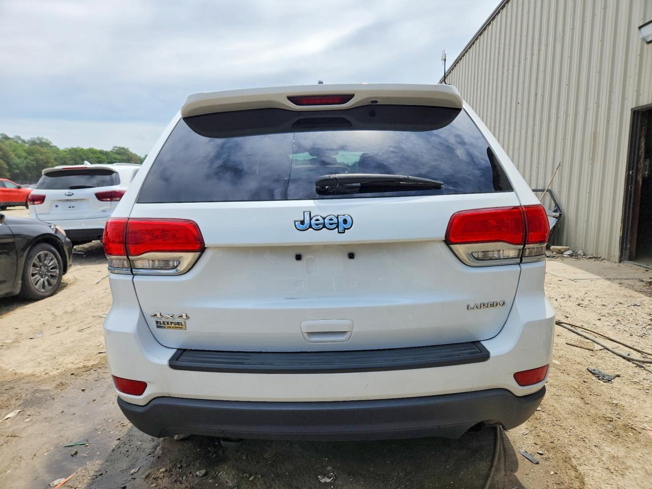 2015 Jeep Grand Cherokee Laredo White vin: 1C4RJFAG9FC720438