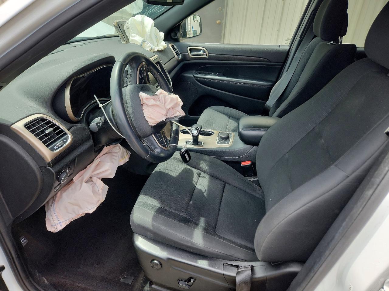 2015 Jeep Grand Cherokee Laredo White vin: 1C4RJFAG9FC720438