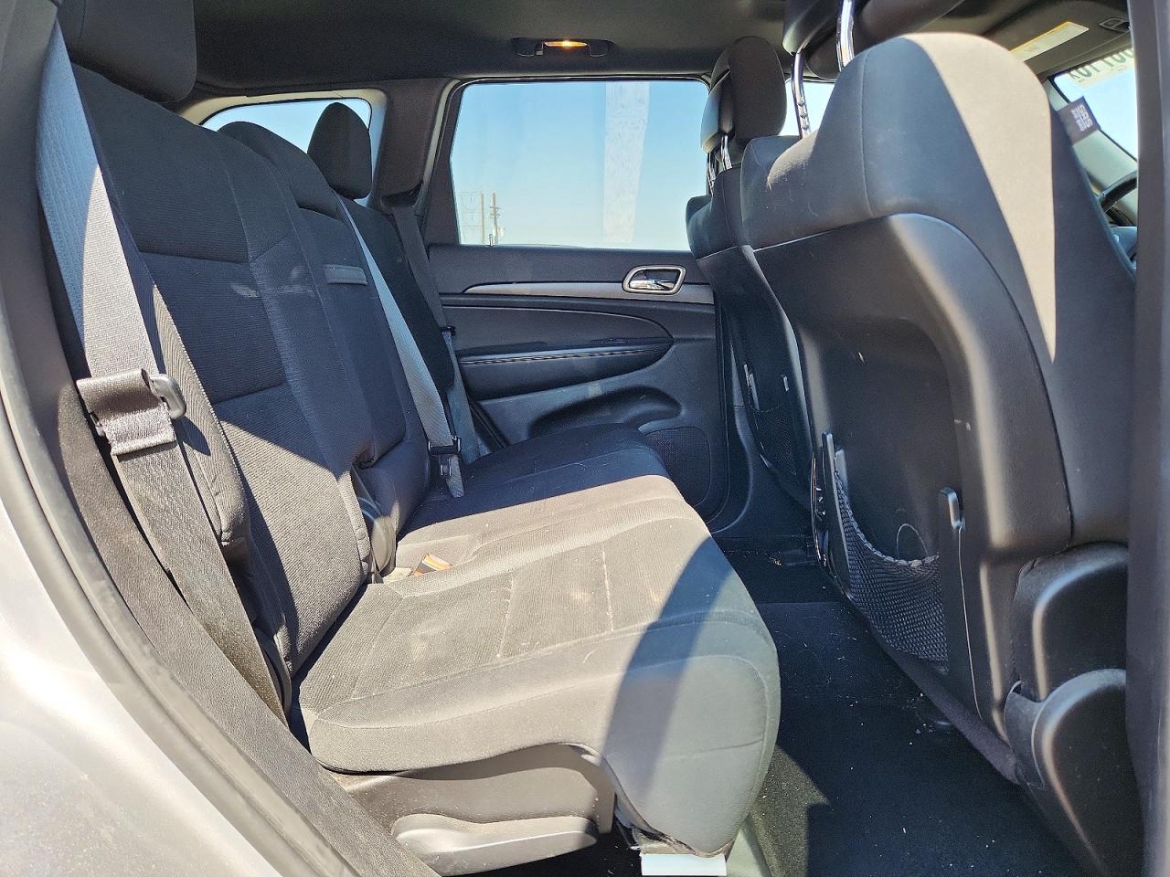 2015 Jeep Grand Cherokee Laredo Silver vin: 1C4RJFAG9FC844063