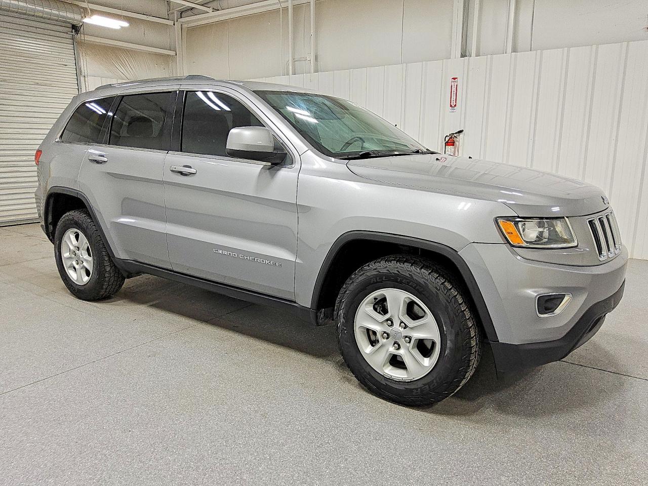 2015 Jeep Grand Cherokee Laredo Silver vin: 1C4RJFAG9FC913186