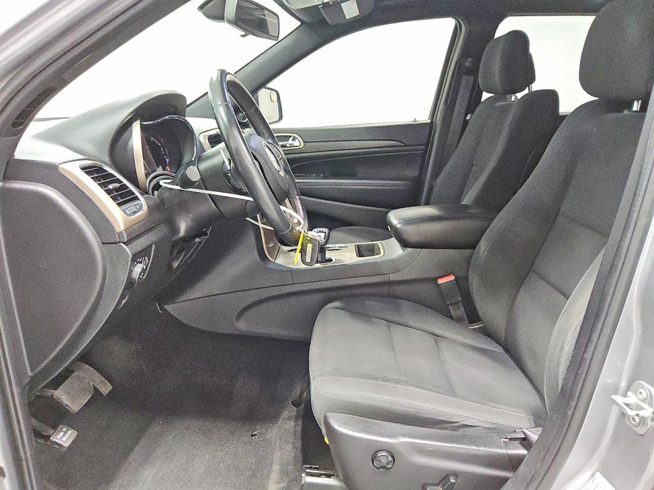 2015 Jeep Grand Cherokee Laredo Silver vin: 1C4RJFAG9FC913186
