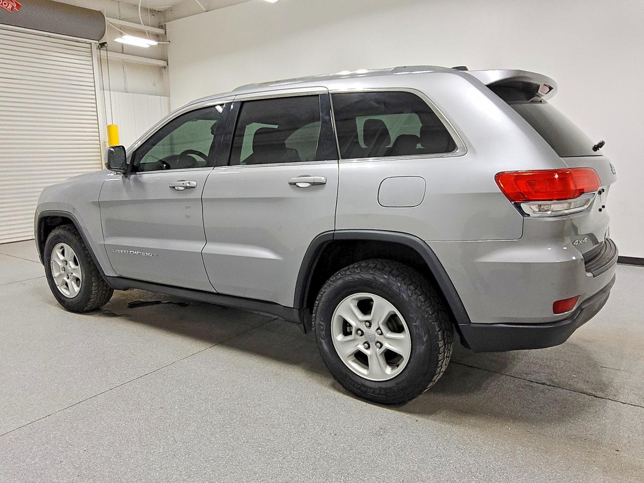2015 Jeep Grand Cherokee Laredo Silver vin: 1C4RJFAG9FC913186