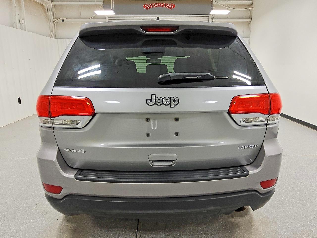 2015 Jeep Grand Cherokee Laredo Silver vin: 1C4RJFAG9FC913186