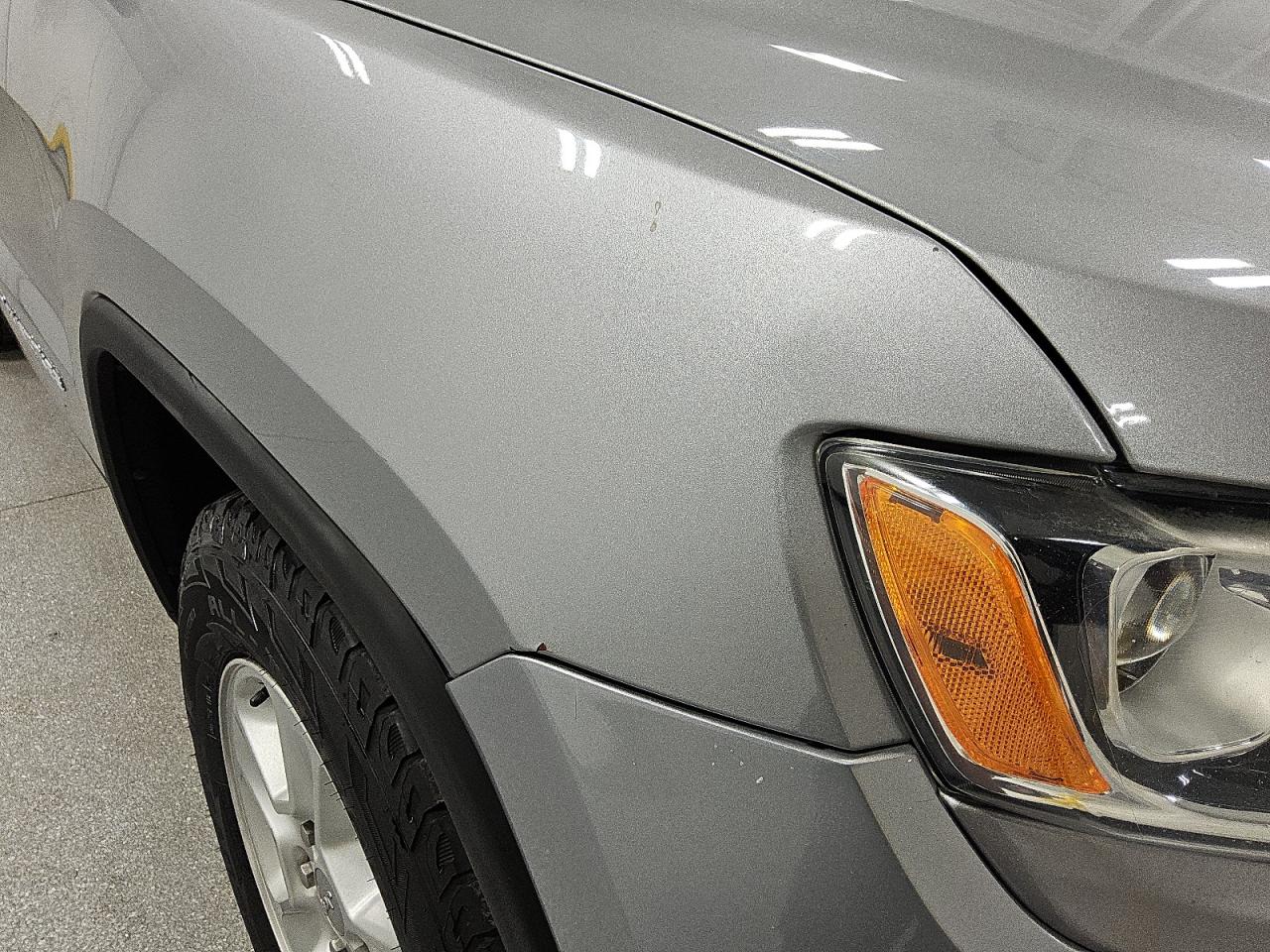 2015 Jeep Grand Cherokee Laredo Silver vin: 1C4RJFAG9FC913186 Damage: Right Front Fender, Dent(S) W/ Paint Dmg, 1/8 To 1/2 Inch