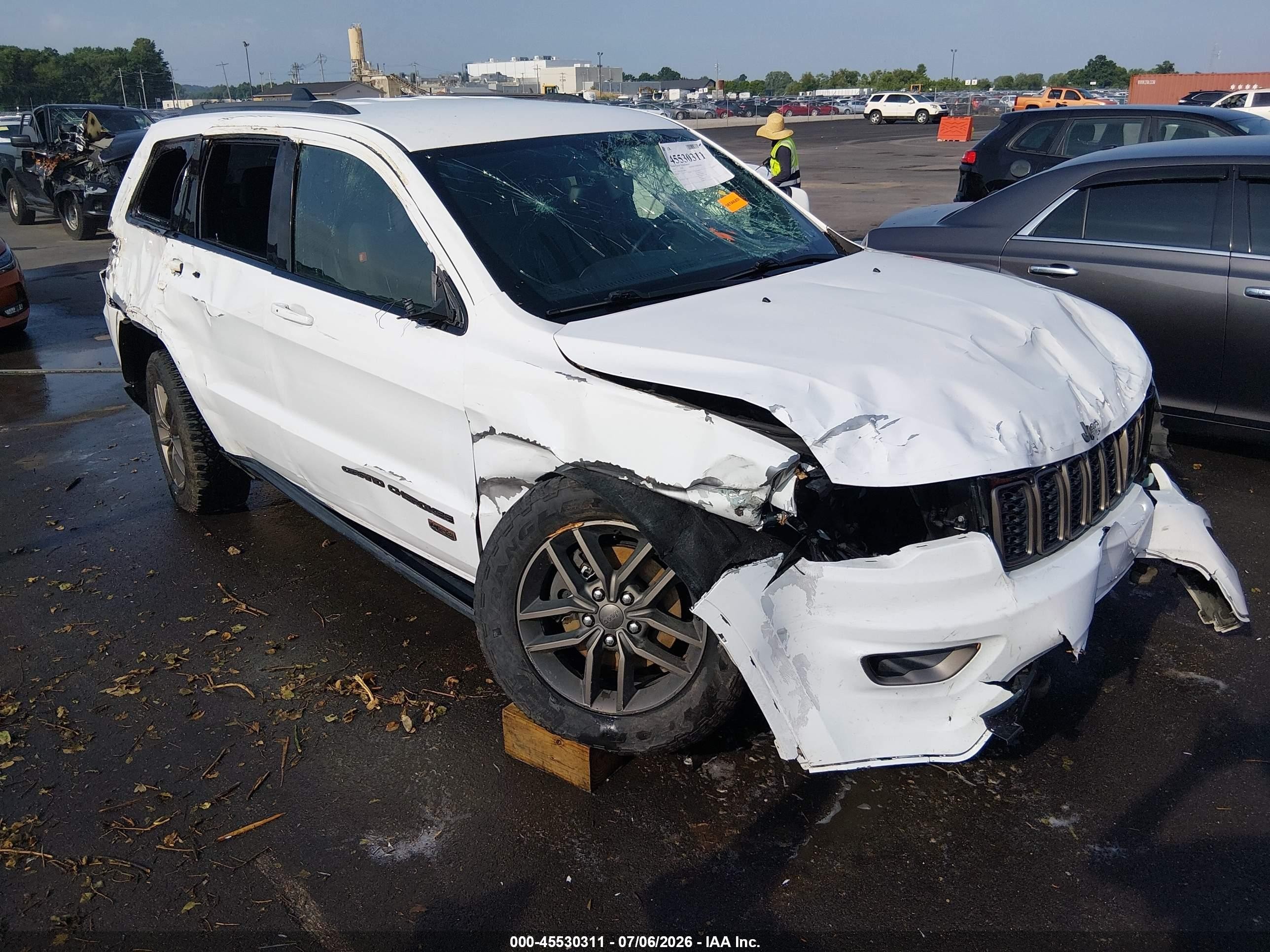 2016 Jeep Grand Cherokee 75th Anniversary White vin: 1C4RJFAG9GC480910