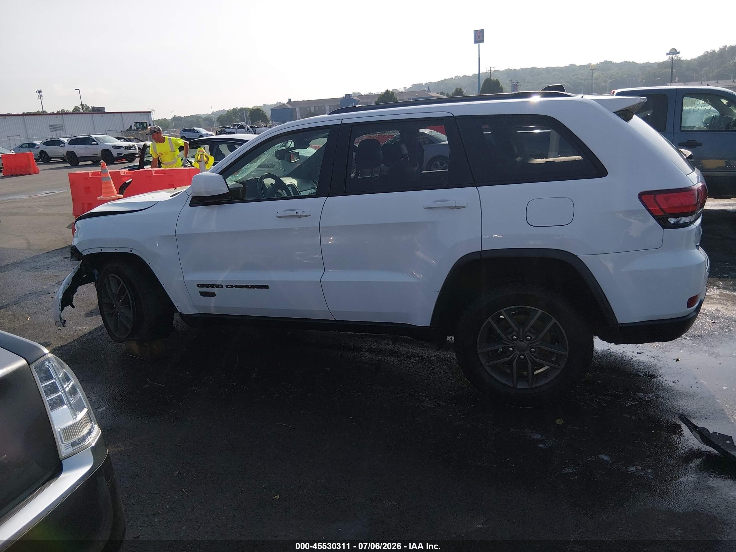2016 Jeep Grand Cherokee 75th Anniversary White vin: 1C4RJFAG9GC480910